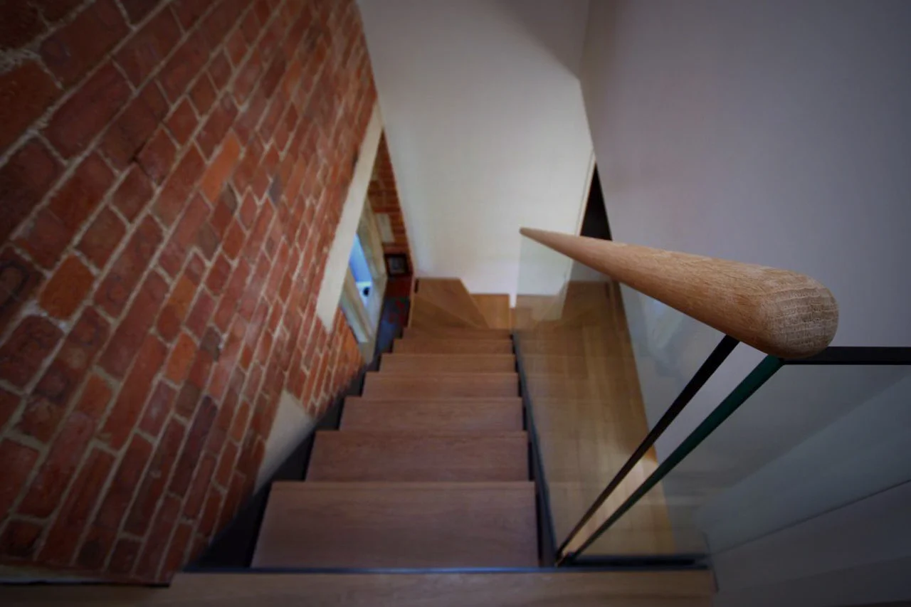 Web L WC Stair-V.jpg