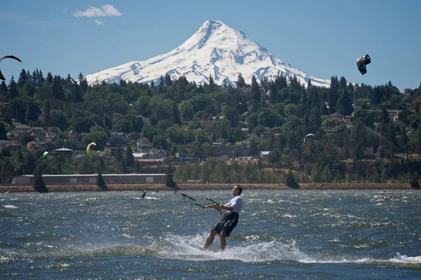 When kiteboarding toward the Washington (north) side of the river, this is your view looking south toward Hood River.