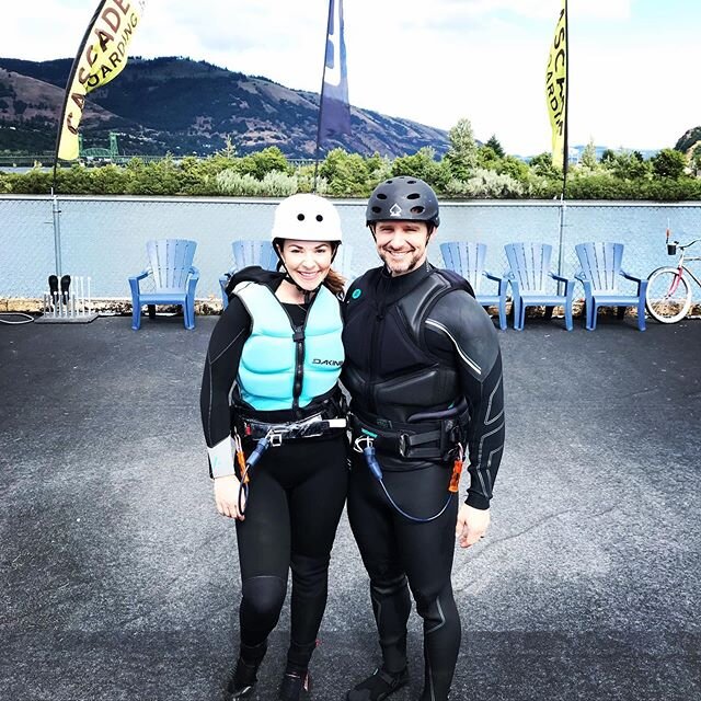 This couple is taking the leap together into kiteboarding. They had a sitter watch the kids and committed to  a package to make it happen! We love your commitment @thejendillardrealestateteam and @inflowcommunications ! Thanks for the opportunity to 