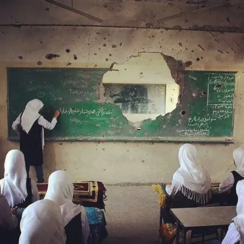 absolutely-not-the-madonna:



First day at school, Gaza, Palestine.

this is the most important thing right now.

Don’t look at anything else for a second.