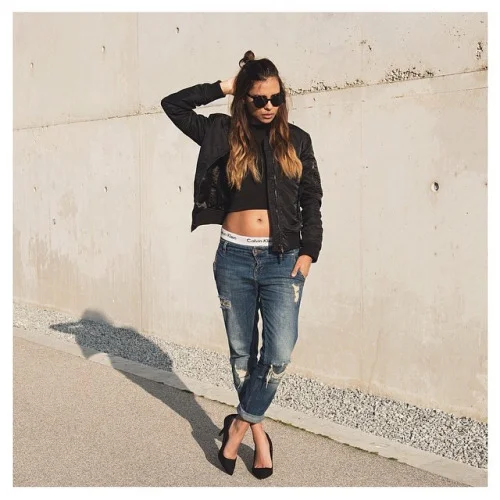 girlsincalvinkleinunderwear:

http://girlsincalvinkleinunderwear.tumblr.com/