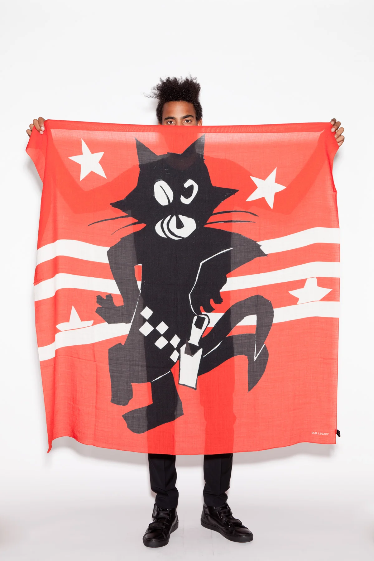 tresbienvisuals:
Printed Scarf from Our Legacy F/W 13
Très Bientres-bien.com