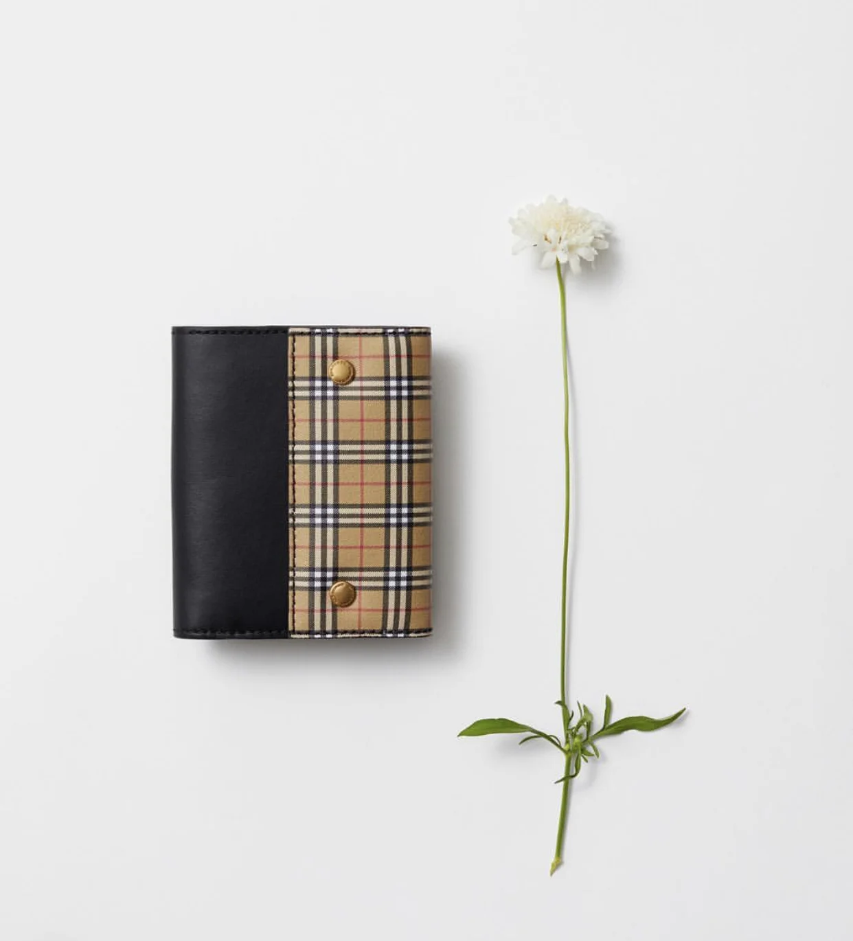Here’s the photo , I’m referring to. Burberry checked bag alongside a flower , not a lot going on but it looks perfect.