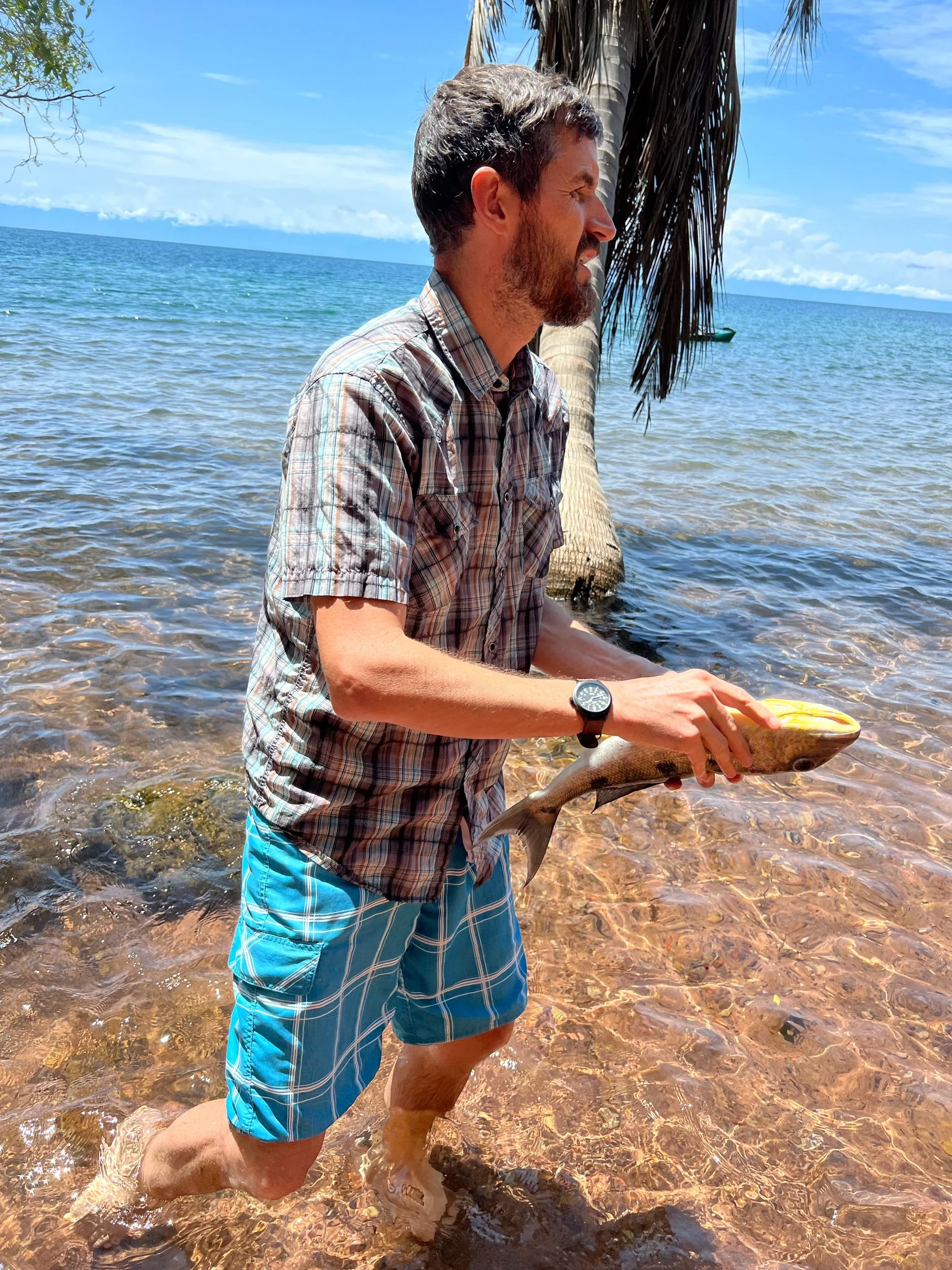 I bought this kuhe from a guy passing by in his canoe.