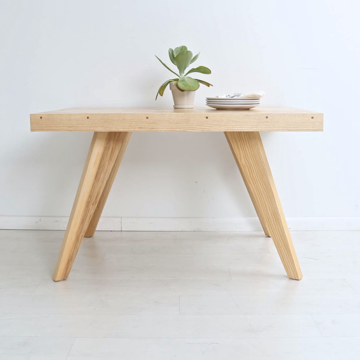 Fiskebein Table