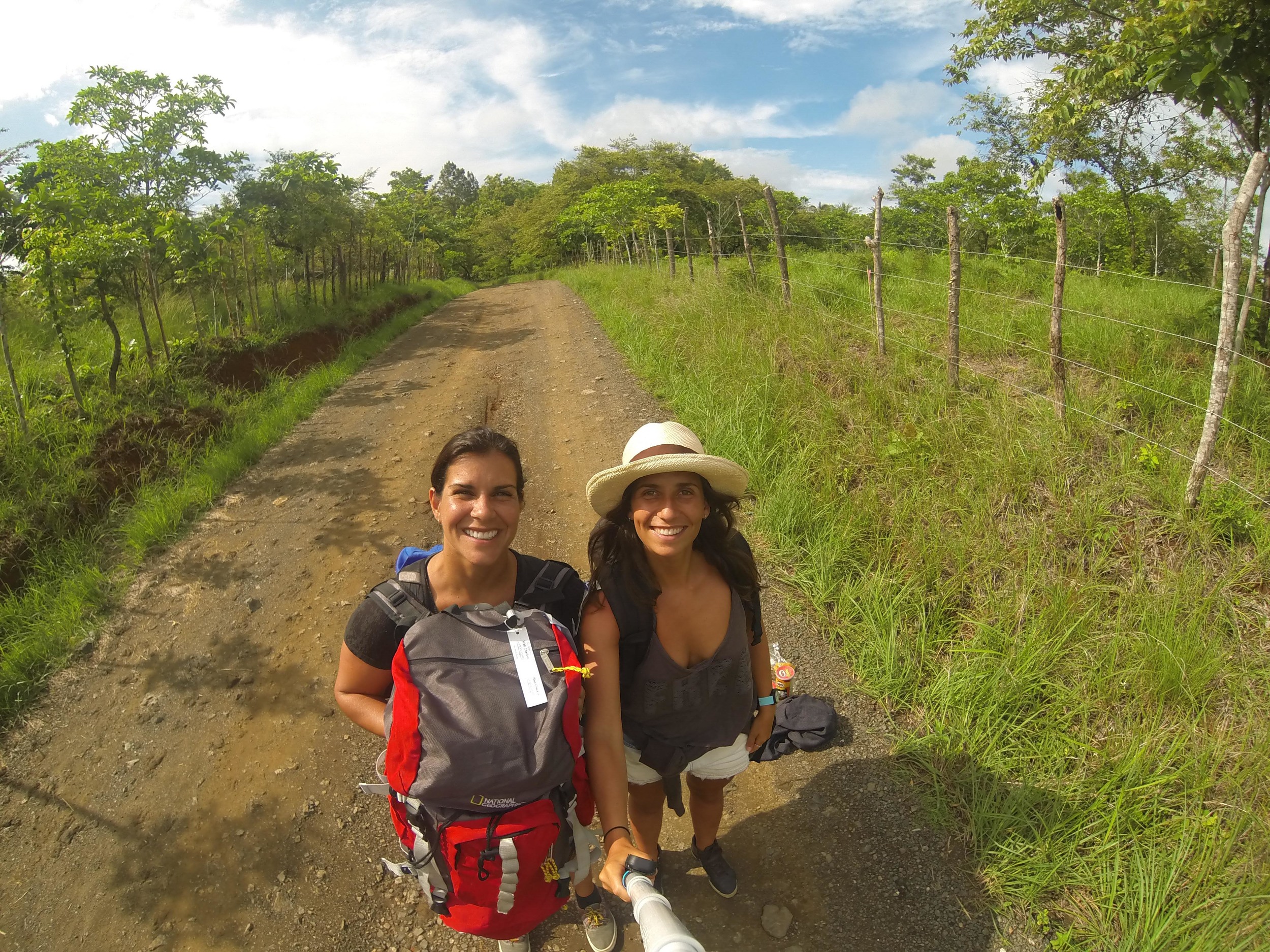 A estrada até as Casas Maya era de terra. Muito bom o cheirinho de natureza que acompanhava a gente por Santa Catalina.