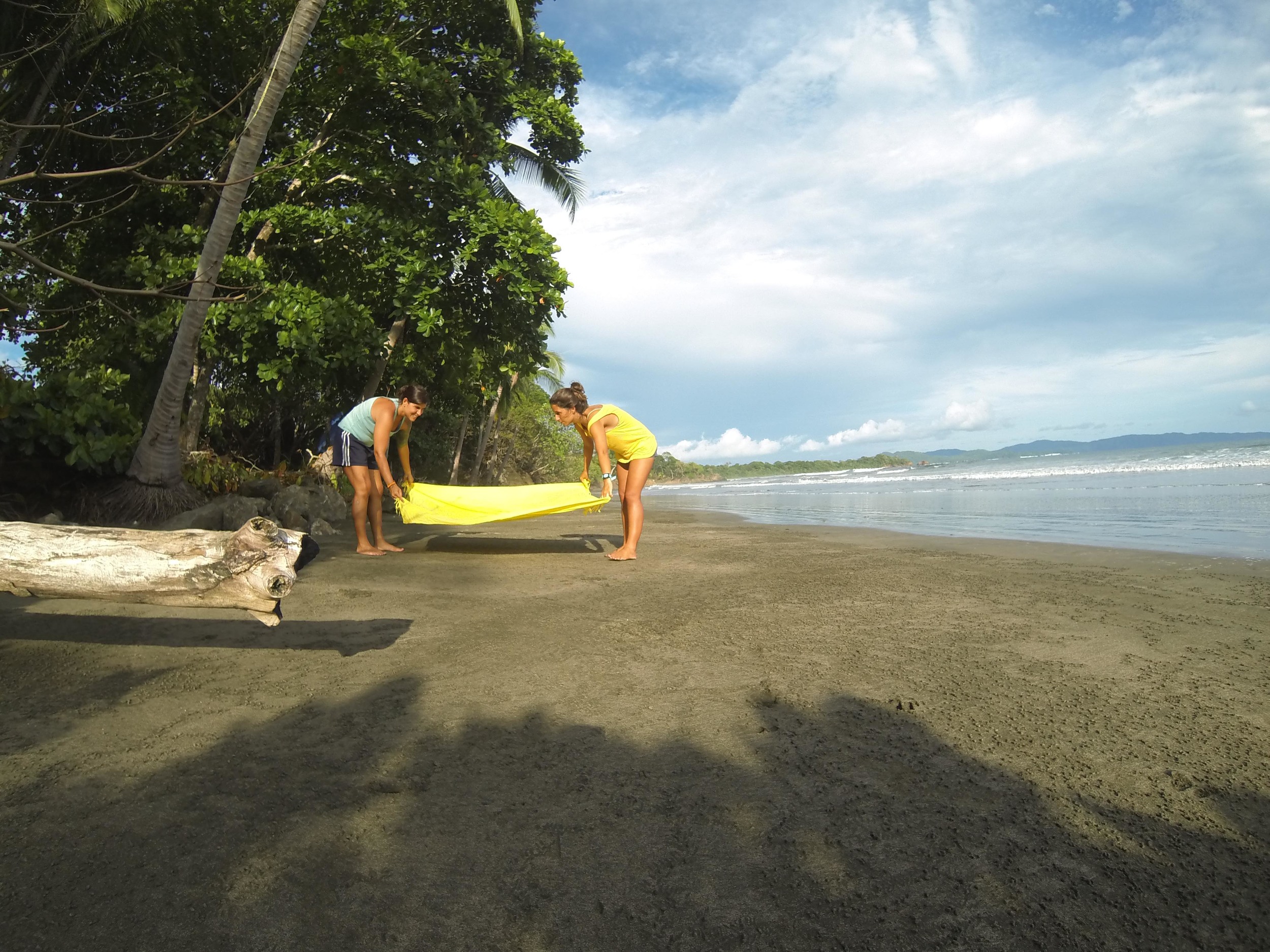 Na outra costa do Panamá, a areia já é mais escura e a cor da água também. Nem mais bonito, nem mais feio; apenas diferente. Cada local com suas particularidades!