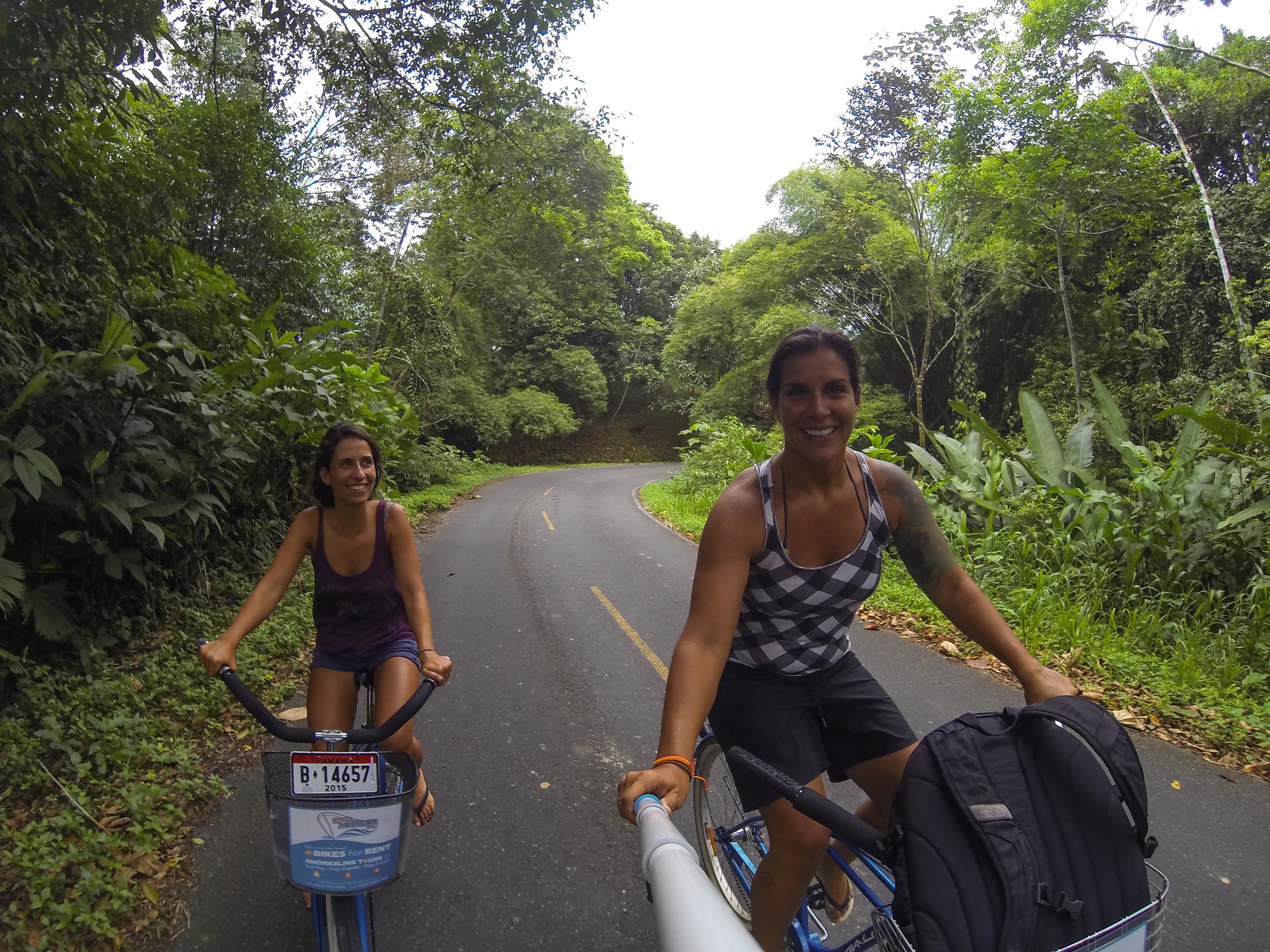 Rolezinho de bike pelas "montanhas" de Bocas, no caminho para Boca Del Drago.