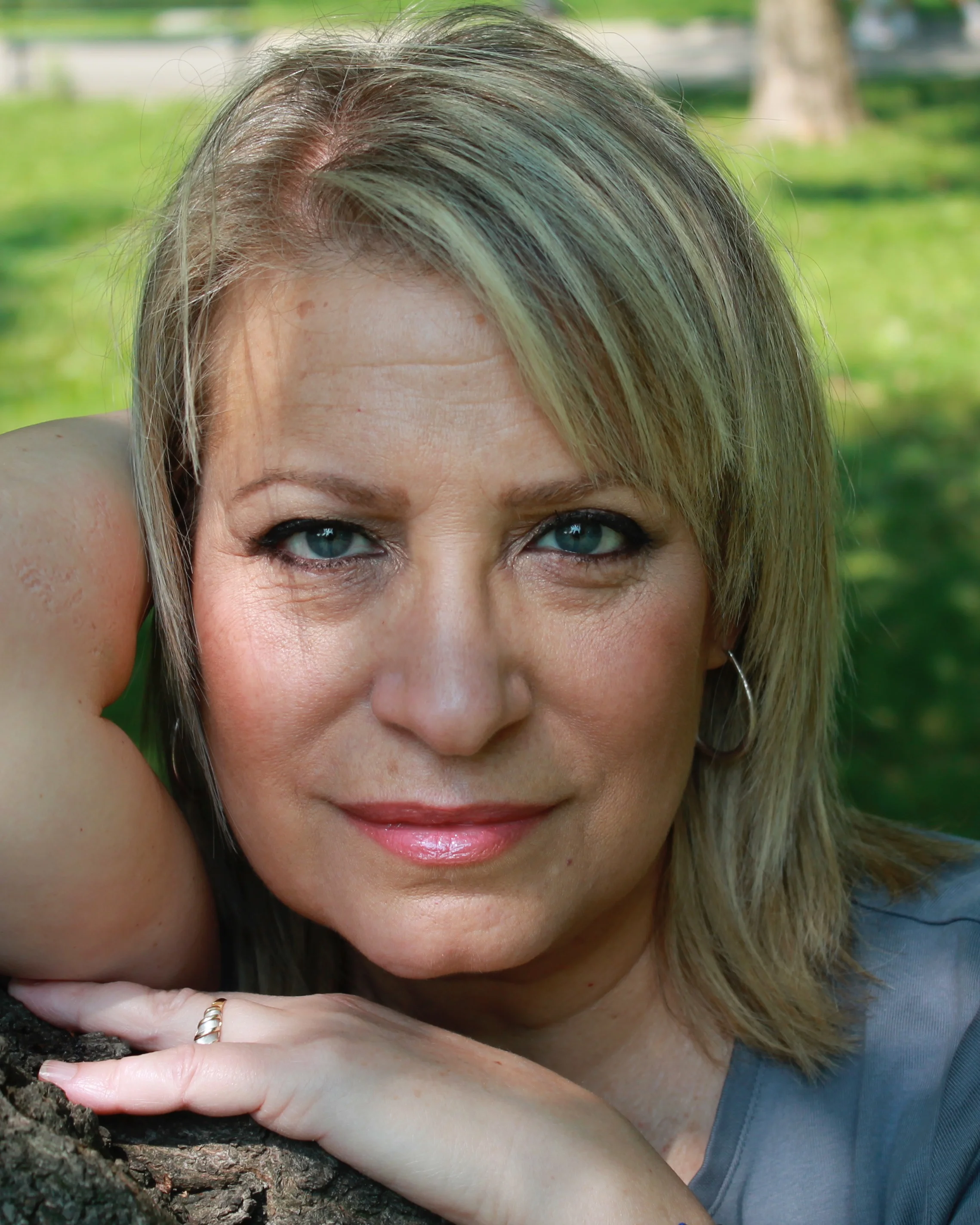Goldie Headshot 1.jpg