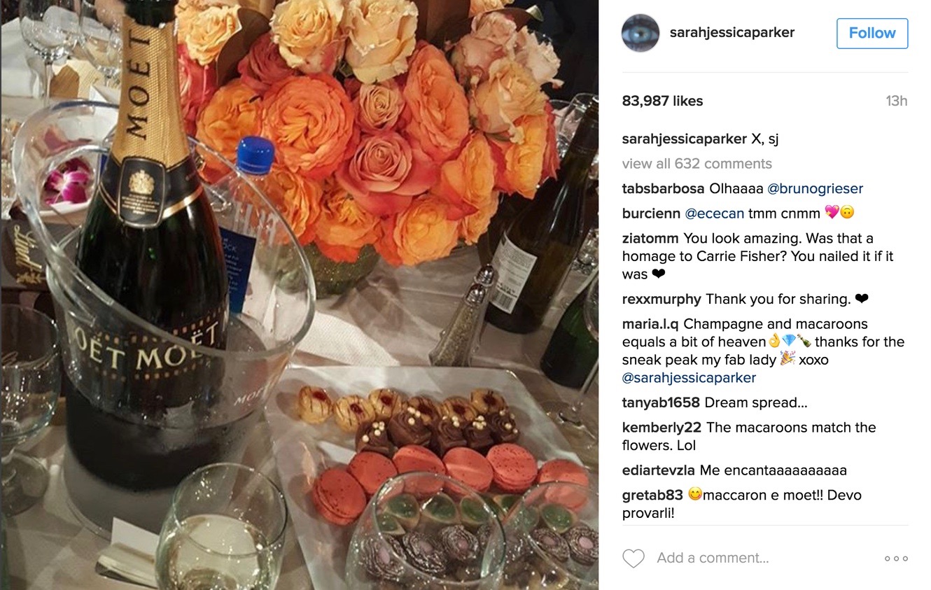 up close and personal look at the table and flowers courtesy of instagram.com/sarahjessicaparker