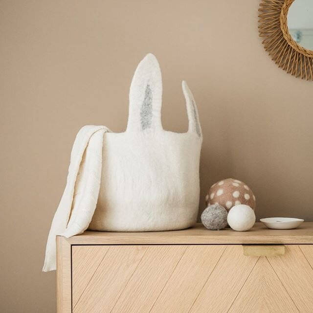 The Muskhane Pasu felt storage. A great and fun way to store toys away and adding a lyric touch to the nursery or young Kids&rsquo;bedroom 🐰 
#muskhane #storage #nursery #felt #naturalhome #home #homedecor #nurserydecor #kidsroom #kidsdecor #interio