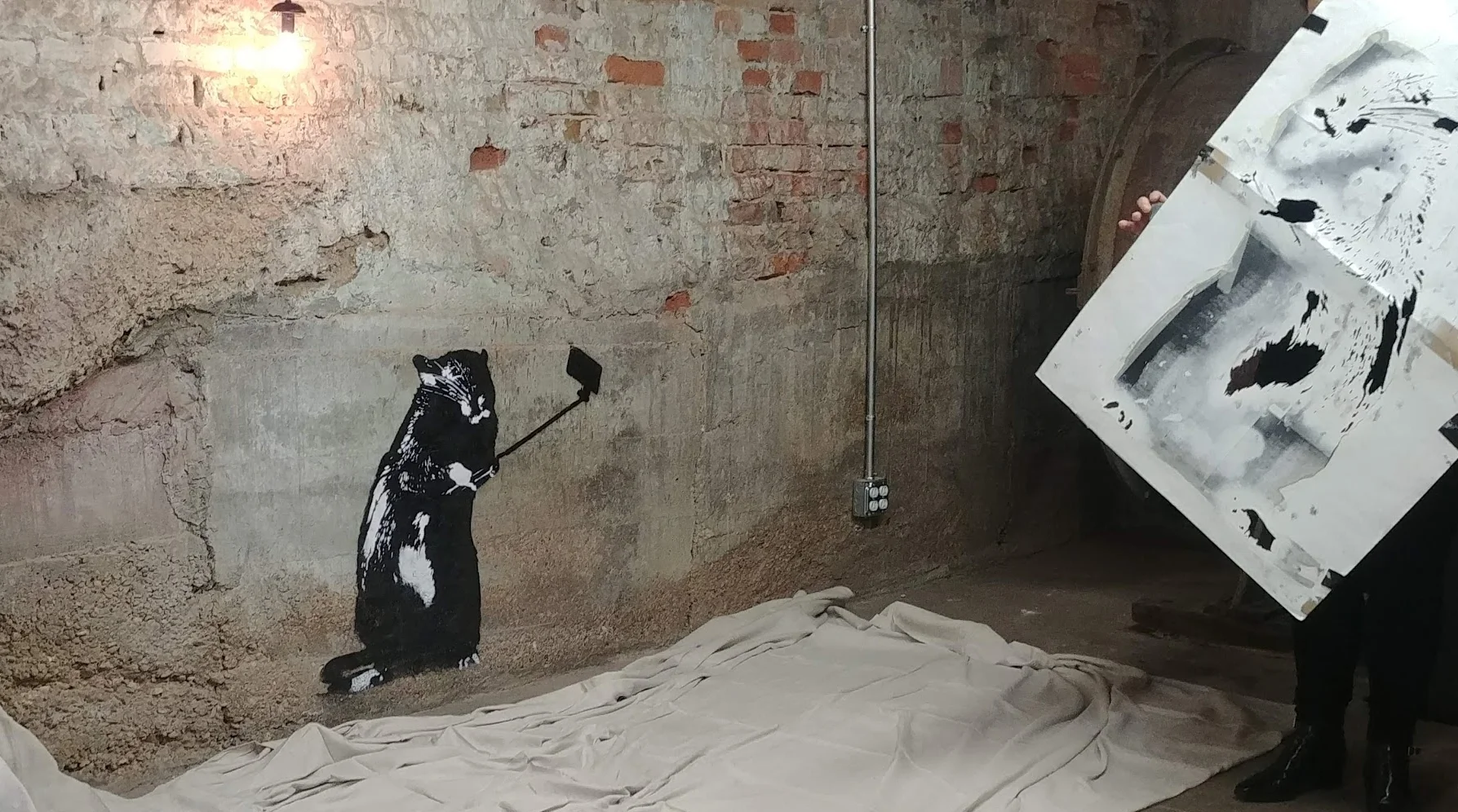 Blek le Rat’s Selfie Rat is located at Cultivate 7Twelve (The Undercroft) on 712 Austin Avenue.