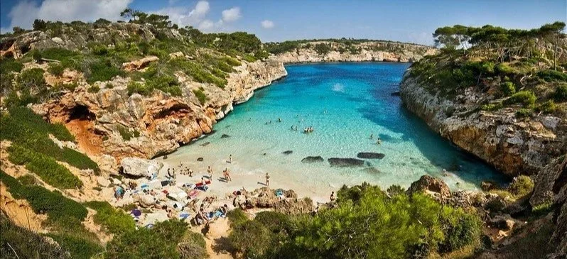 "Cala Mallorca" by Vvillamon is licensed under CC BY-SA 2.0.