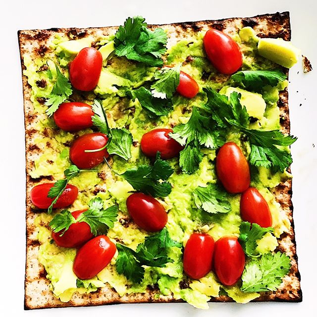 Sometimes you feel like an organic, pasture-raised egg and sometimes you don't. Sometimes you feel like an avocado toast and sometimes you....nah....I can always go for an avo-toast. Cheers to avo-toast-ing during Passover with quality organic spelt matzah. 🥑. Now, if only next year @foodforlifebaking would make sprouted grain matzah 🤔.... Whichever holiday or festival you're celebrating this weekend, eat as healthy as you can. Your body will thank you later. .
.
.
.
.
.
.
#avo #🥑 #passover #mindovermatter #healthcoach #nutritionist #nutrition #holisticmama #holisticnutrition #k4p #kosherforpassover #seder #goodfriday #kale #pizza #matzahpizza #gmofree #nongmo #pesach #dairyfree #paleo #glutenfree