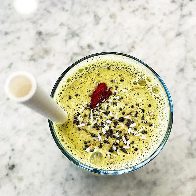 This pregnancy made my love affair with smoothies even stronger. It's a five second meal/snack that's loaded with as much nutrition as you want in it. As much or as little protein as you'd like. And good fats to keep you full. People always tell me preggo is a great excuse to eat what you want. But that couldn't be further from the truth. When you eat for two, you're actually setting up the healthy habits for another human too. That's a lot of responsibility. And although donuts are fun (in moderation), green smoothies are where it's at. You feel me? Drink responsibly. Even if it's just for you.
.
.
.
.
.
.#fitpregnancy #pregnantandfit #bumplove #34weeks #9months #vegannutrition #veganprotein #whatveganseat #treatyoself #getinmybelly #iamwellandgood #infertility #plantbasedliving #plantbasednutrition #plantbasedrecipe #balancedeats #eatclean #preggo #greensmoothie #smoothiebowl