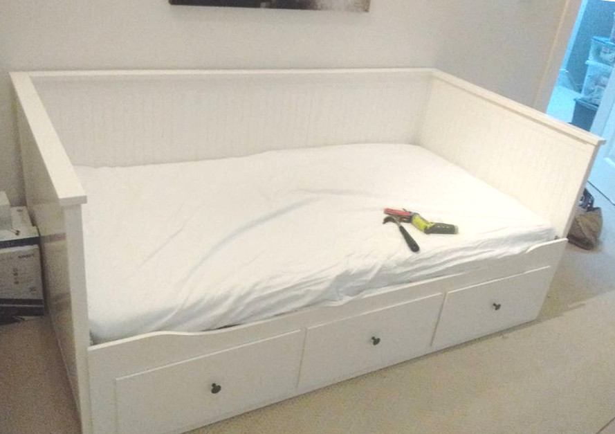 Hemnes Day Bed, Does The Ikea Hemnes Bed Come With Slats
