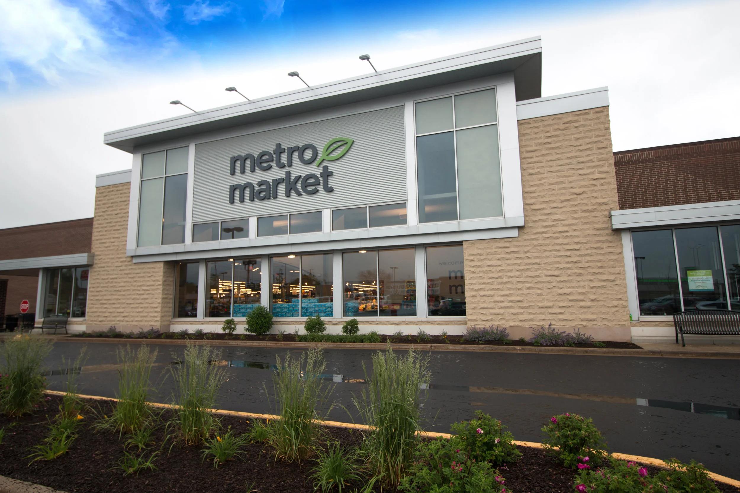 BROWNSTONES SHOPPING CENTER