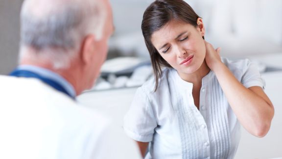 doctor-consultation-painful-neck.jpeg