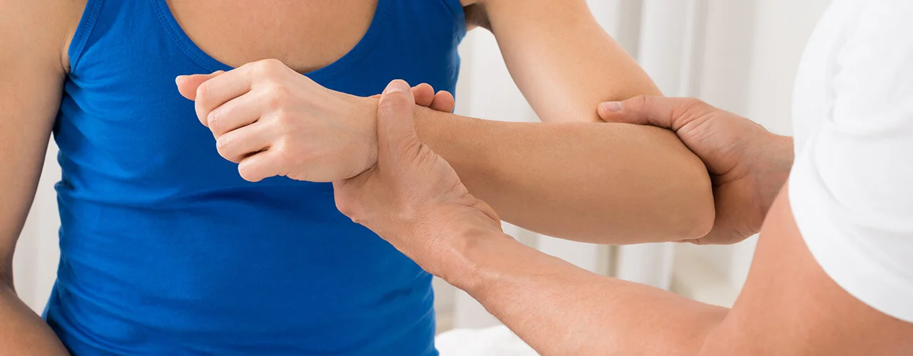 female-with-elbow-pain.jpg