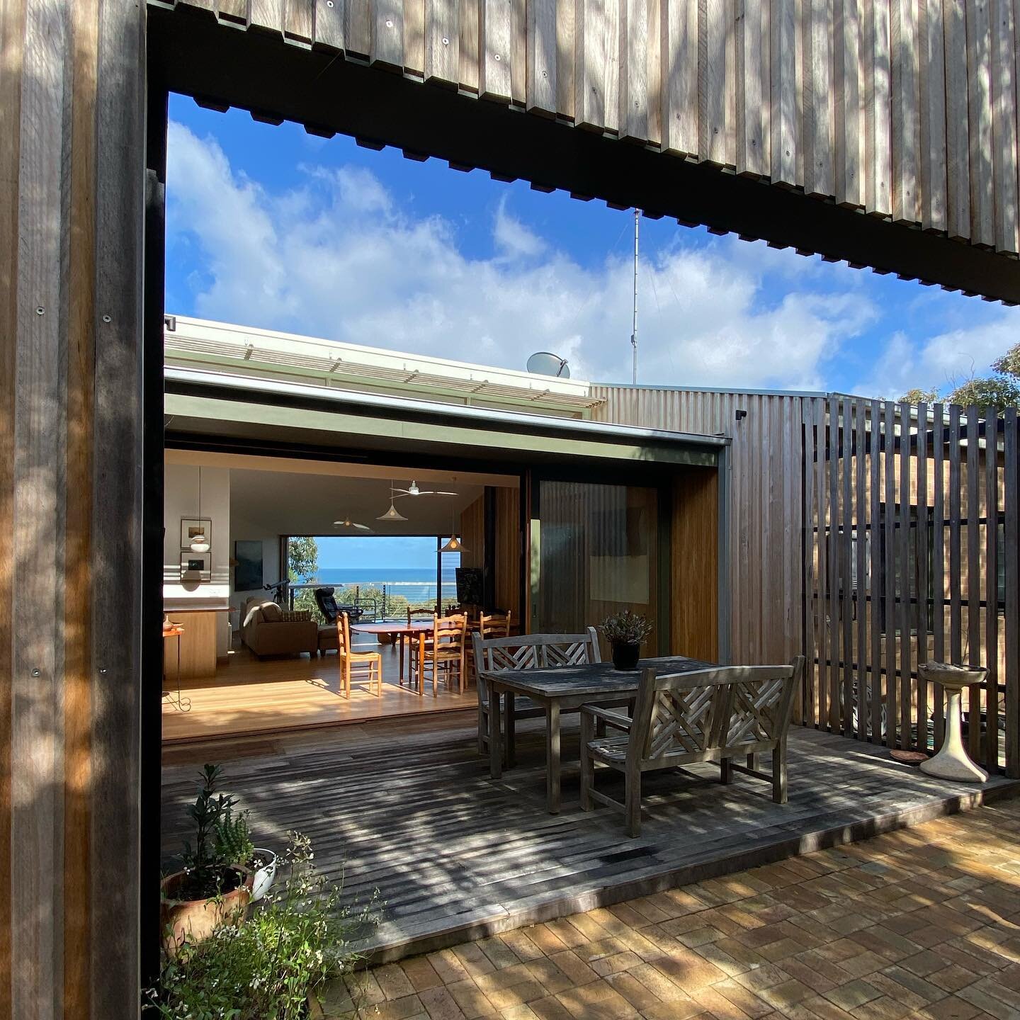 Fairhaven house 1
Sunny courtyard in a winters day

🔨@morganhomebuilders

#australiaarchitecture #beachhouse #courtyarddesign #architect #emmamitchellarchitect #victorianarchitecture #renovation