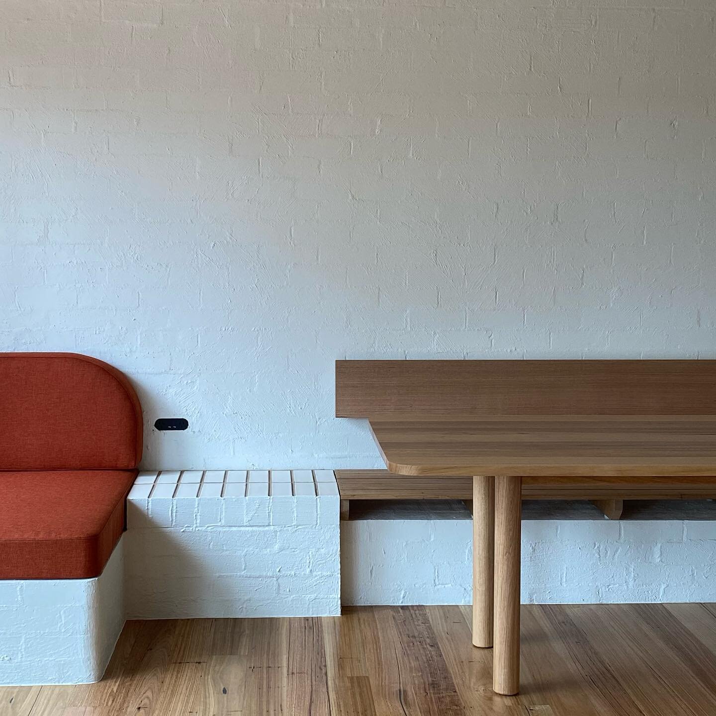 Anglesea house 8

Built by @skdunstanbuilders 
Table @relmfurniture 
Upholstery @trimtechinteriors 

#emmamitchellarchitect #angleseaarchitecture #australianarchitecture #beachhouse