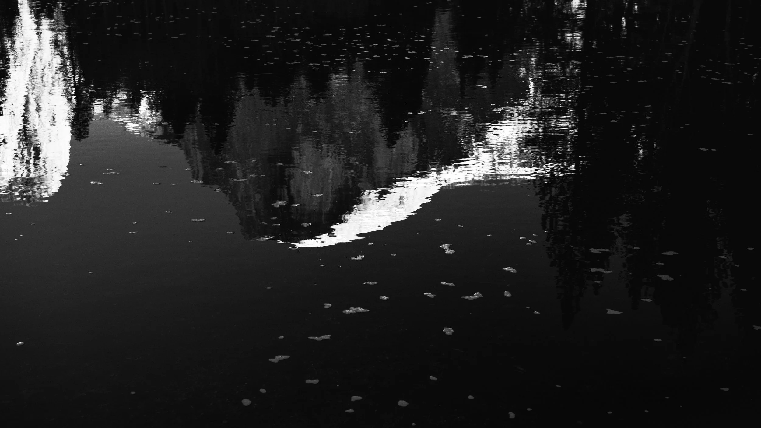 yosemite reflection bnw.jpg
