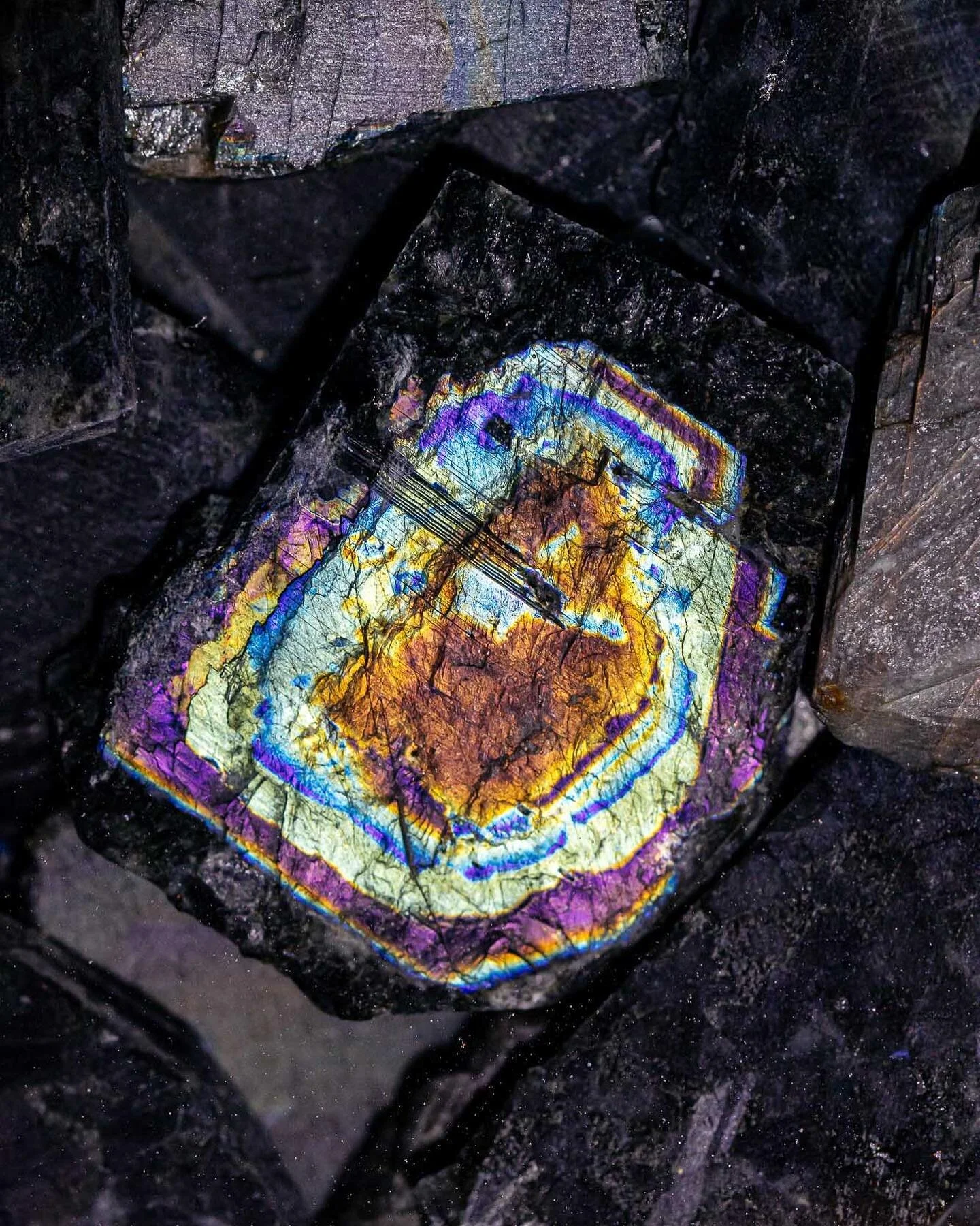 &laquo;&nbsp;Reflect Spectral&nbsp;&raquo; Pour ceux qui suivent l&rsquo;aventure de mes jeux de cartes d&rsquo;intention, la Spectrolite fait partie du volume 4. 

Cette pierre est magnifique par ses reflets de mille feux et le voyage pour aller &ag