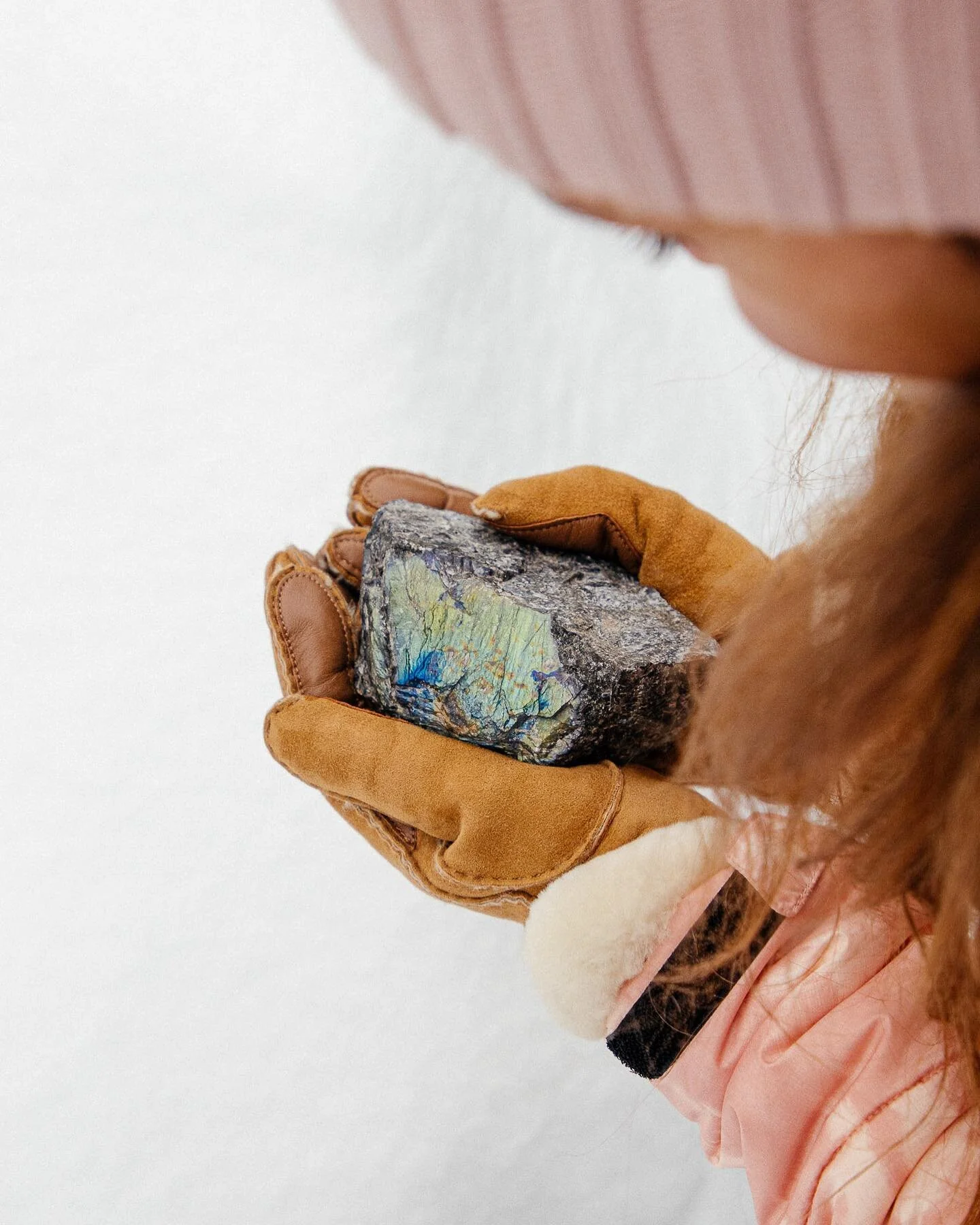 La force de Nasoha c&rsquo;est de pouvoir vous raconter toute l&rsquo;histoire de chacune de mes pierres. 

Et ce n&rsquo;est pas seulement l&rsquo;endroit o&ugrave; je vais qui donne un sens &agrave; mon travail mais la fa&ccedil;on dont je m&rsquo;