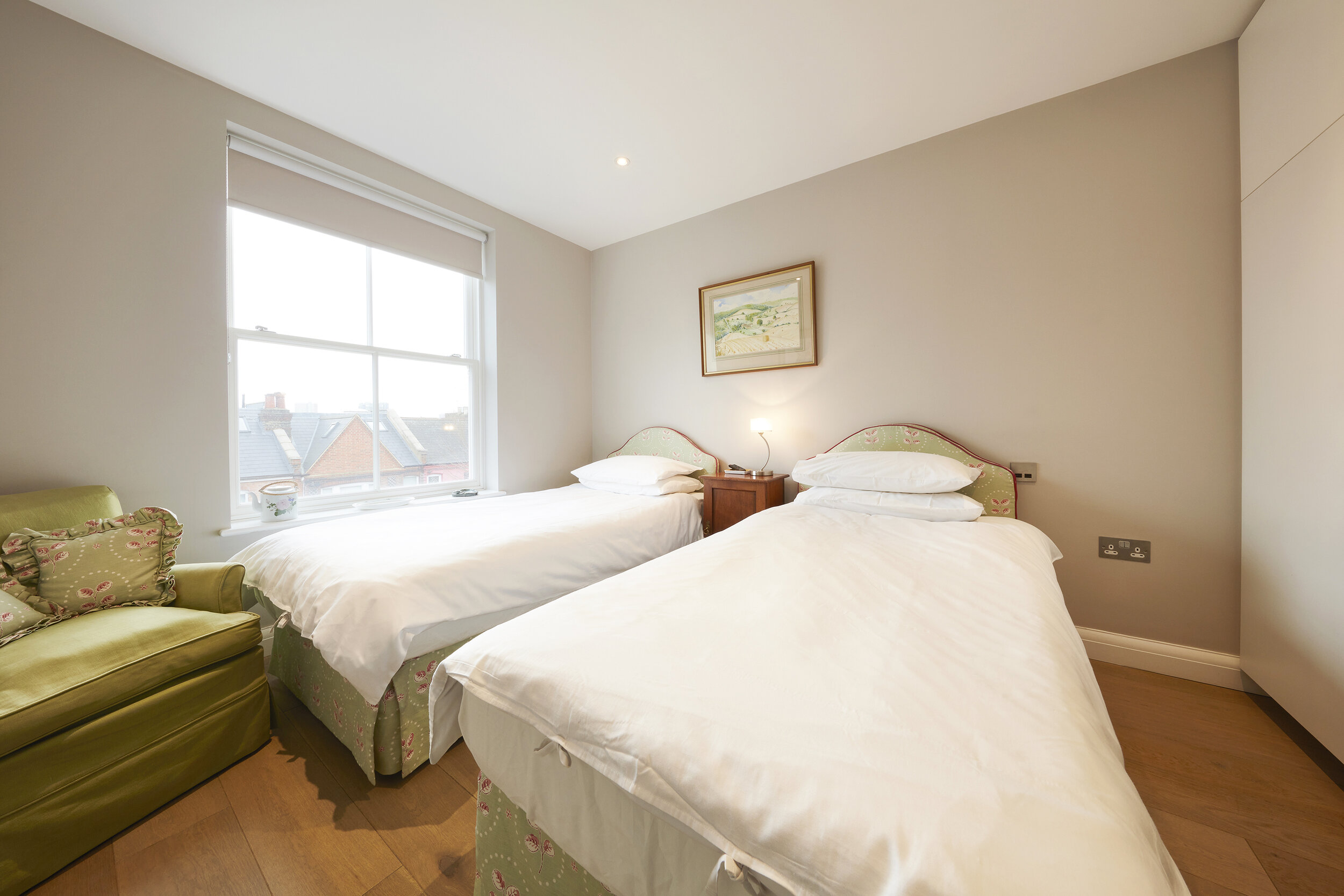 Comfortable & modern twin room, boutique bed and breakfast, Fulham, London