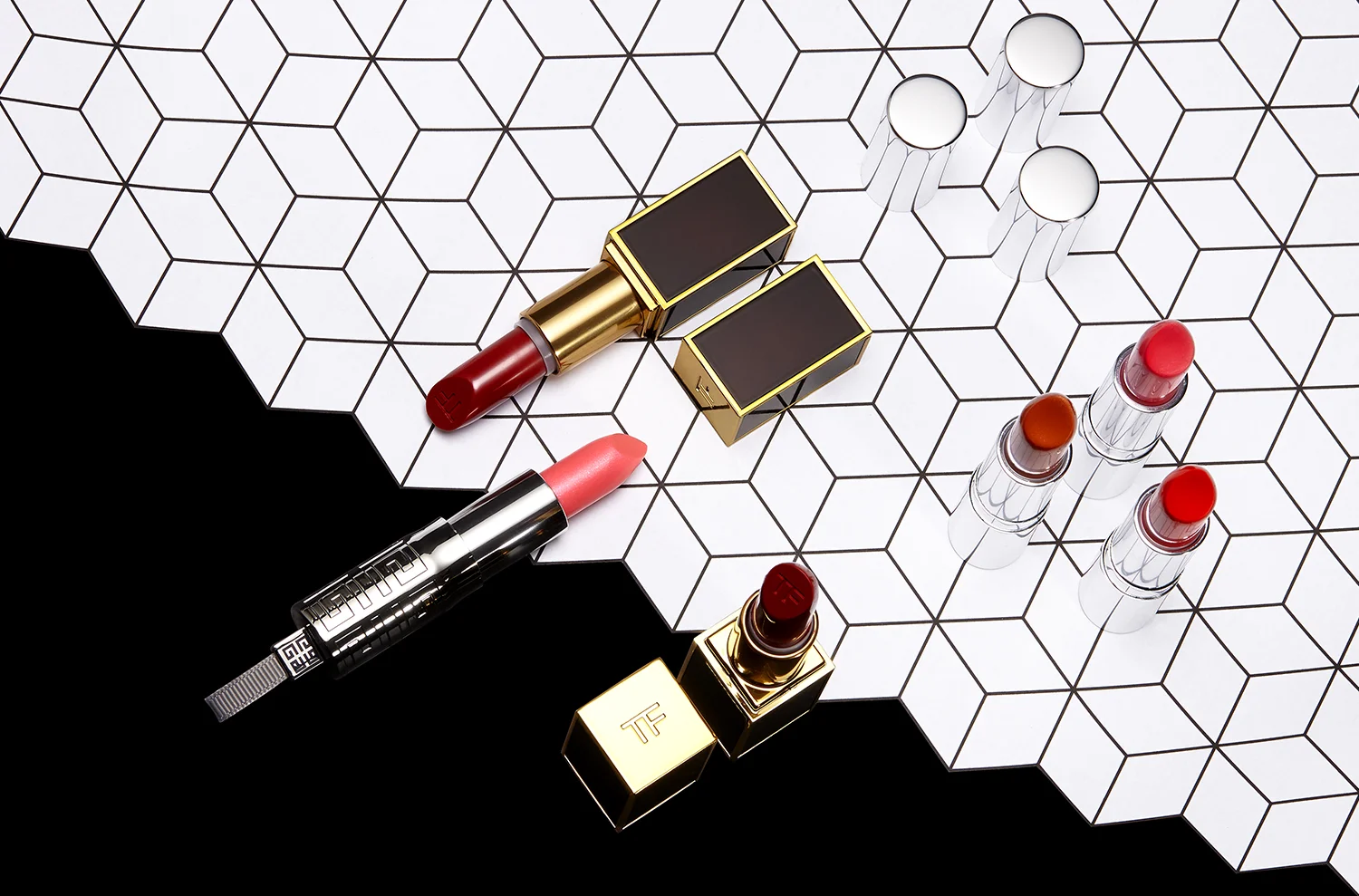 still_life-cosmetics-lipsticks-for-recto_verso_magzine-by-oskar-03.jpg