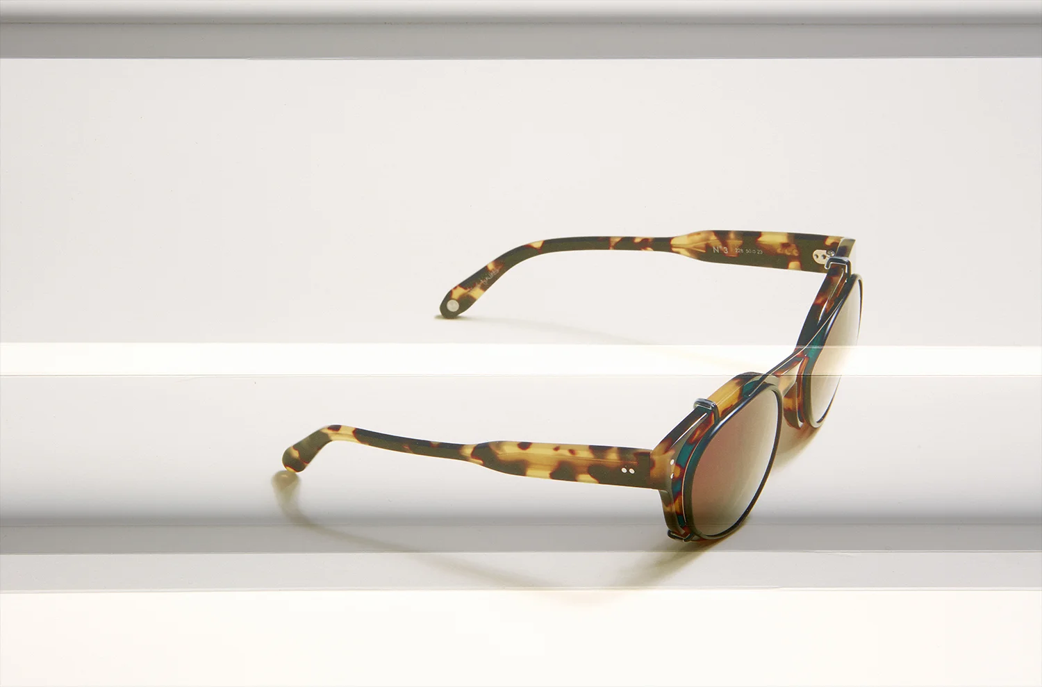 still_life-sunglasses-fashion-accessories-recto_verso_magazine-by-oskar-03.jpg