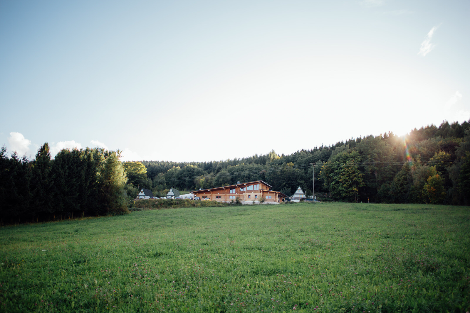 Paul_Traeger_Hochzeitsfotograf_Thueringen_Erfurt_Jena_Weimar_Ilmenau_Öhrenstock_Mia_Vojo_Elgersburg_100227167.JPG