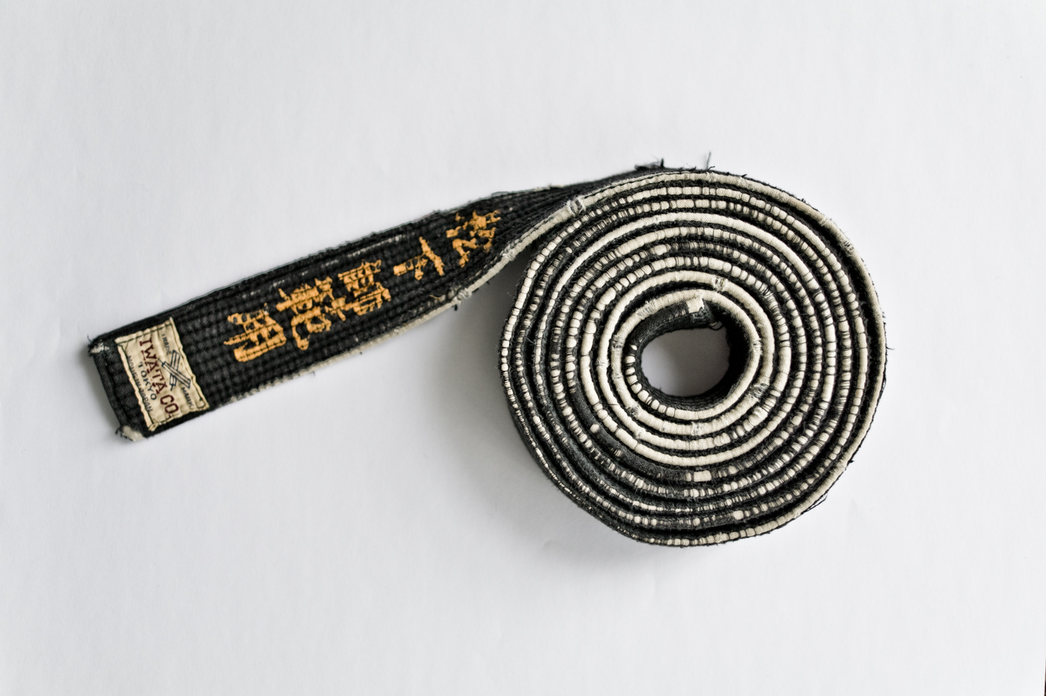  Akinori Hosaka's belt, and name in Japanese.  When he came to England he was a true contest 5th Dan Judoka. 