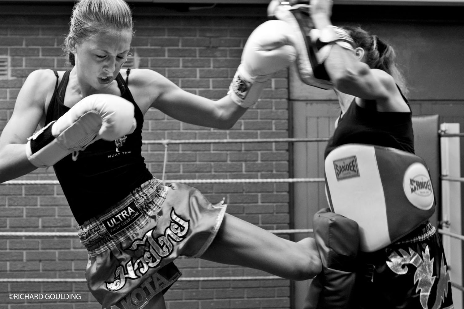 Dakota Ditcheva Manchester based Thai Boxer, training at Sale West. Running at Sale Water park, with here mother Lisa Howarth, by Richard Goulding Photographer