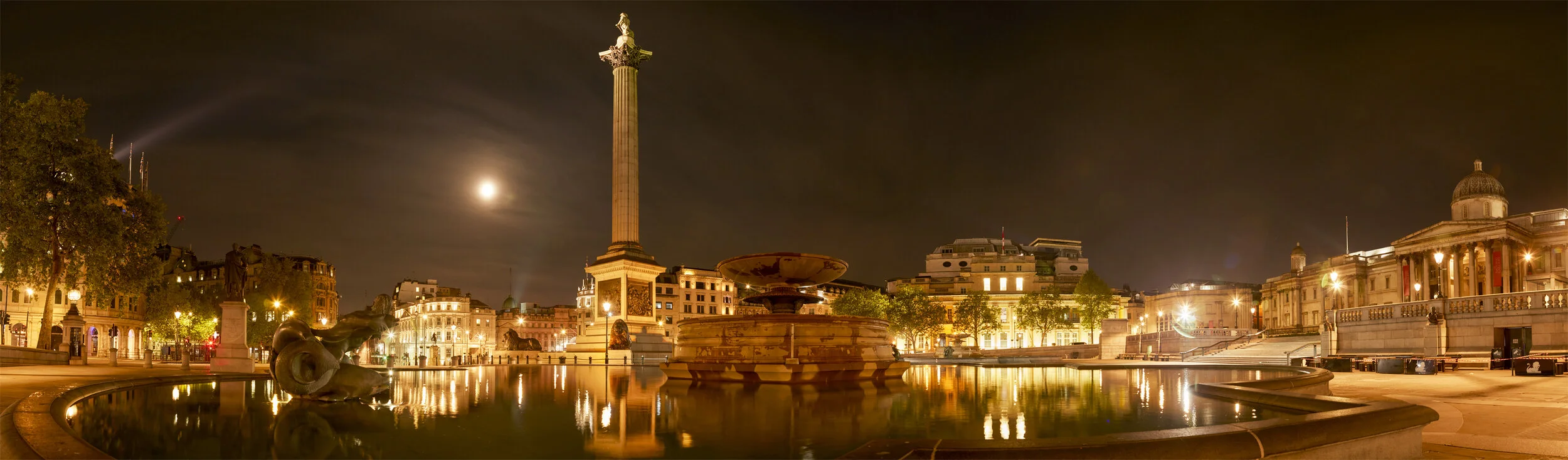 Trafalgar Square London Lockdown Supermoon 2.43am 08 May 2020