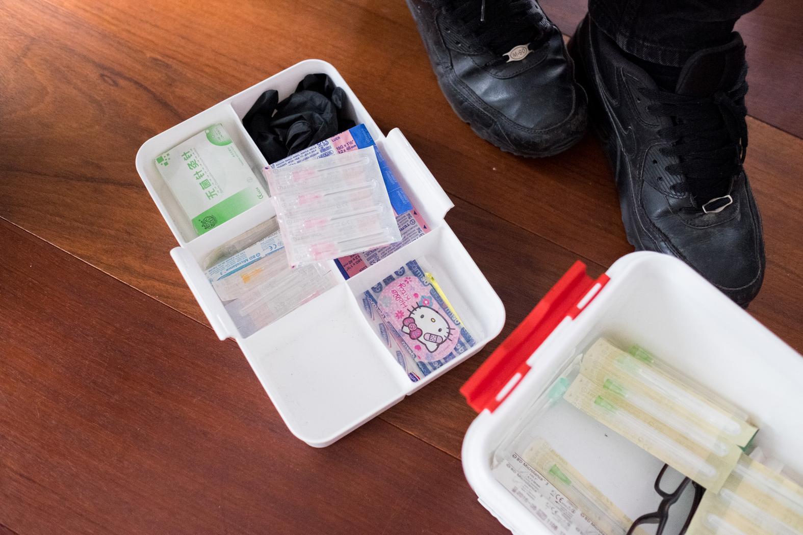 Hans' trusted needle play kit.