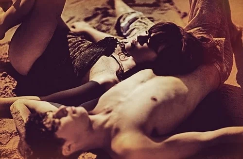 1365112917_sexy_couple.jpg