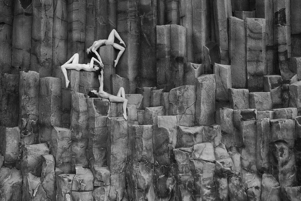 HollingerLi-Three-Nudes-Basalt-Columns-260906142213_490c9bb2a90a4ace8ead15ec21be15c7.jpg