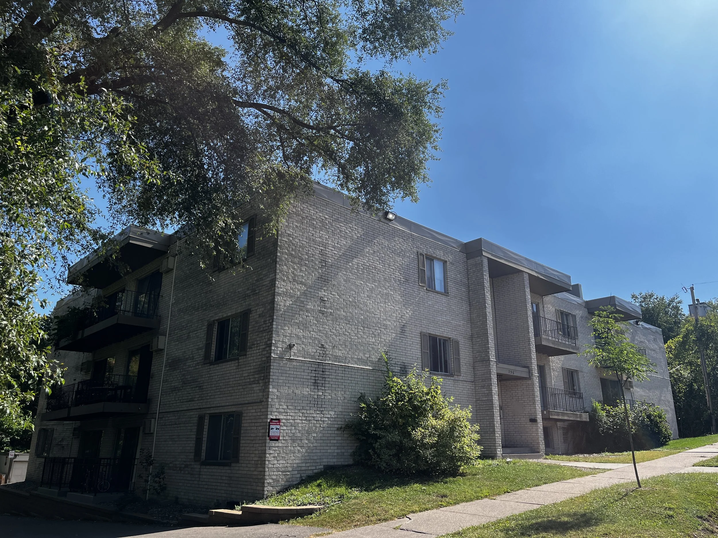 Saint Paul, MN - 756 Hall Ave - 17 UNITS - SOLD - $1,550,247