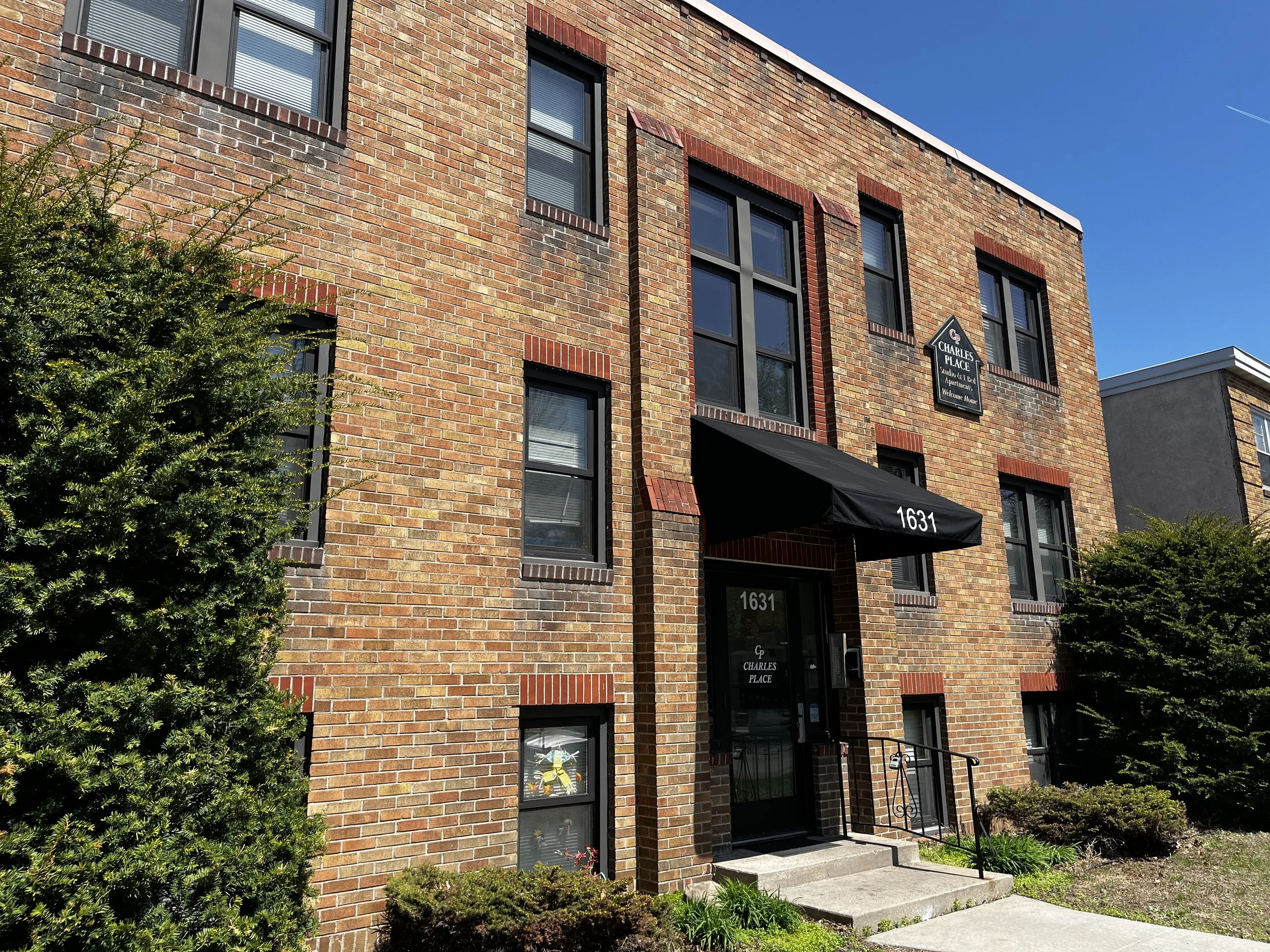 Saint Paul, MN - 1631 Charles Ave - 15 UNITS - $1,380,000