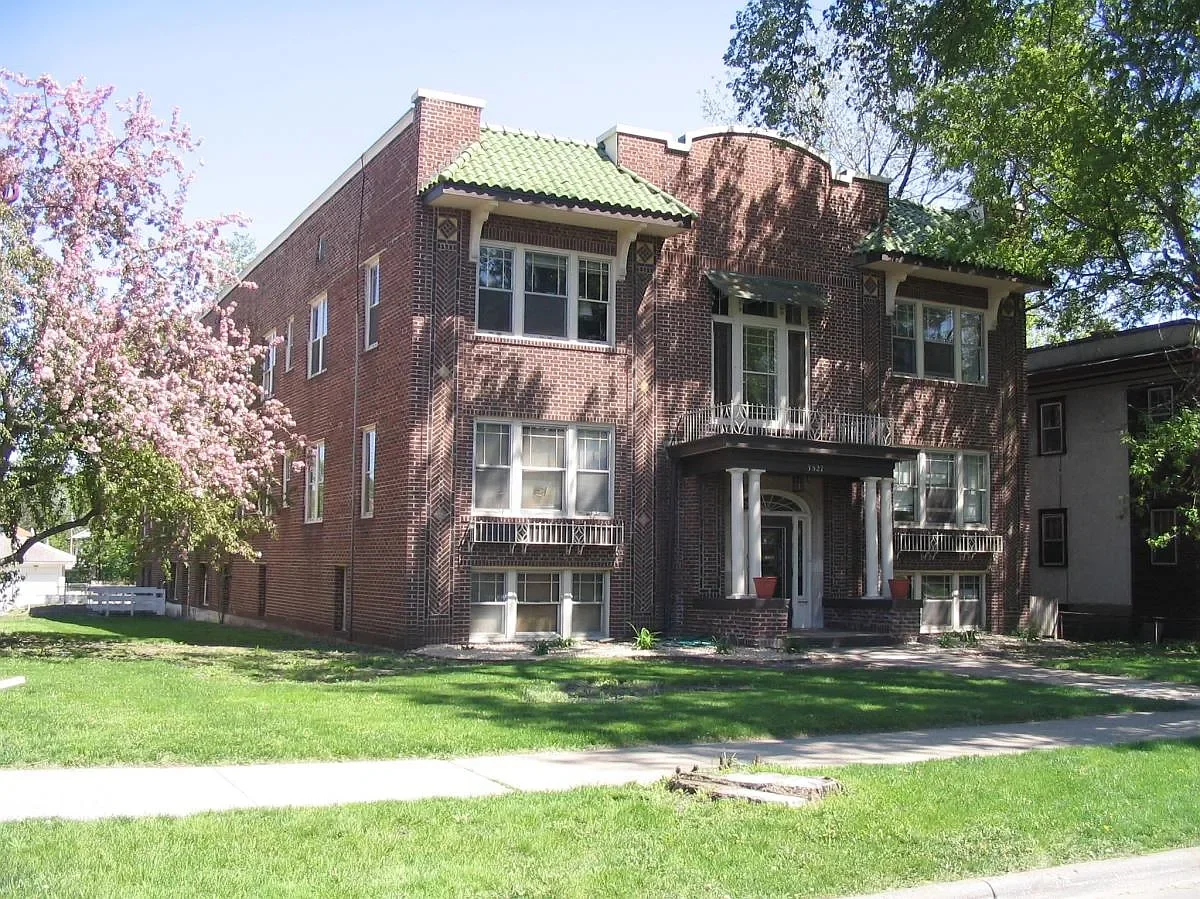 Minneapolis, MN - 3521 Pleasant Ave. S. - 15 UNITS - SOLD $870,000
