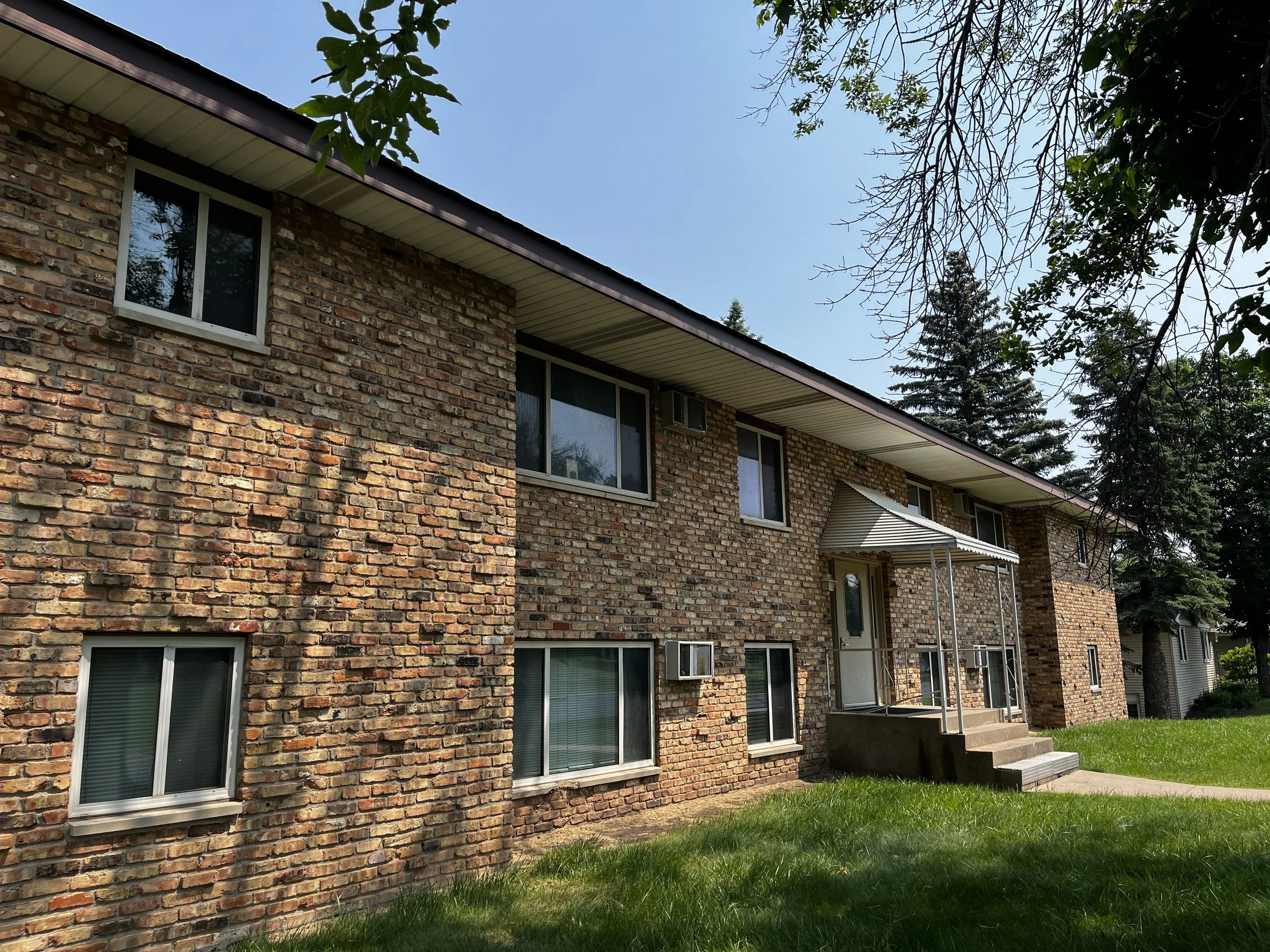 Shakopee, MN - 1409 Shakopee Ave E - 10 UNITS - SOLD - $1,565,000