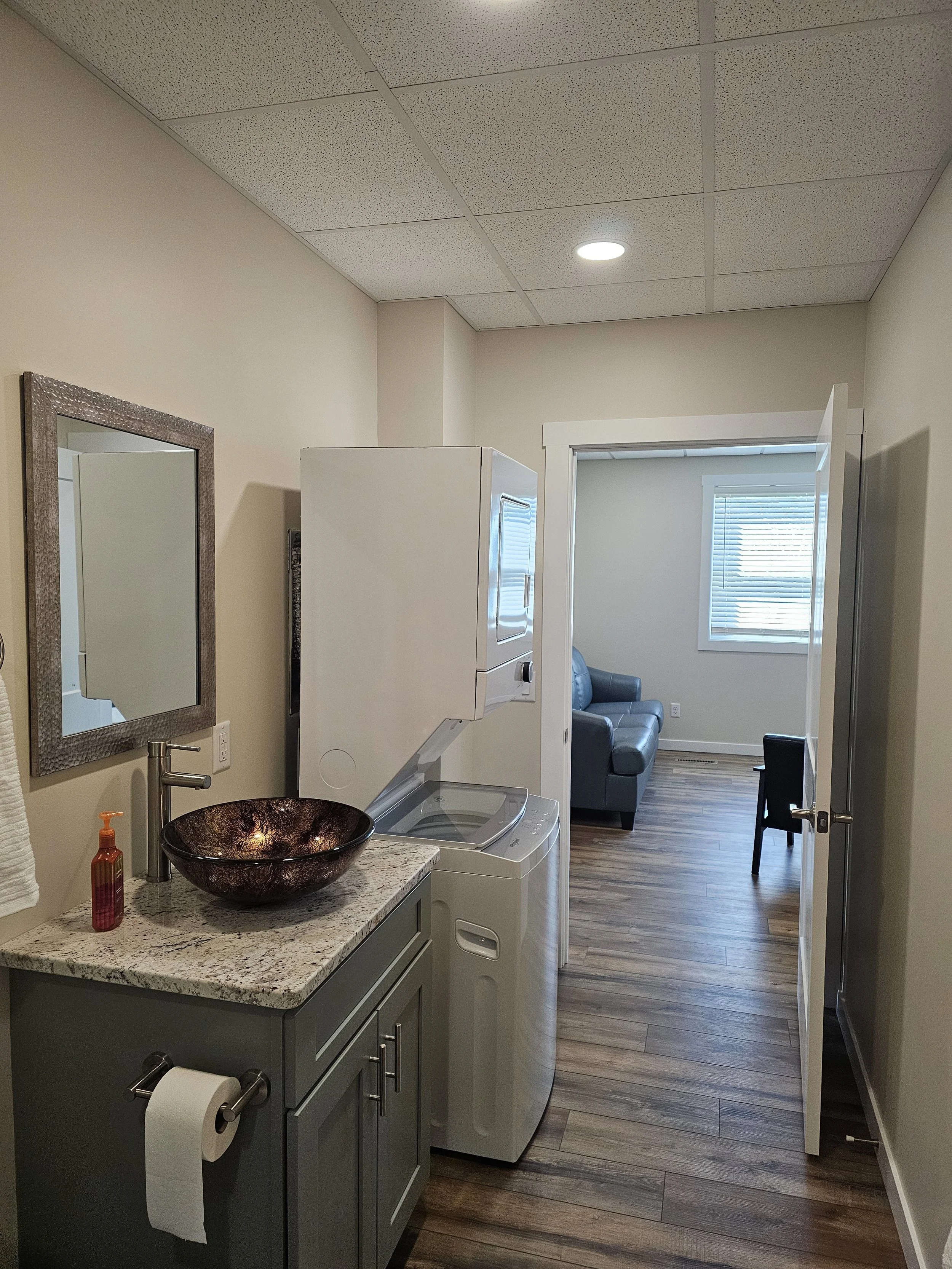 502A (lower unit) Bath, Laundry Alternative View.jpg