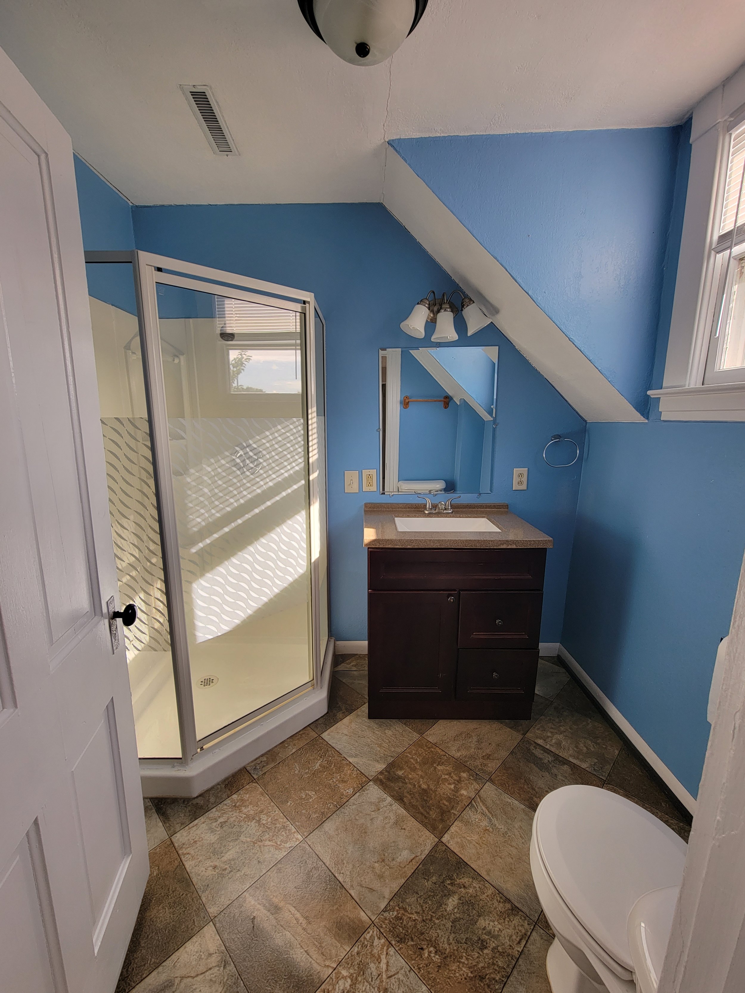 502B (upper unit) Bathroom.jpg