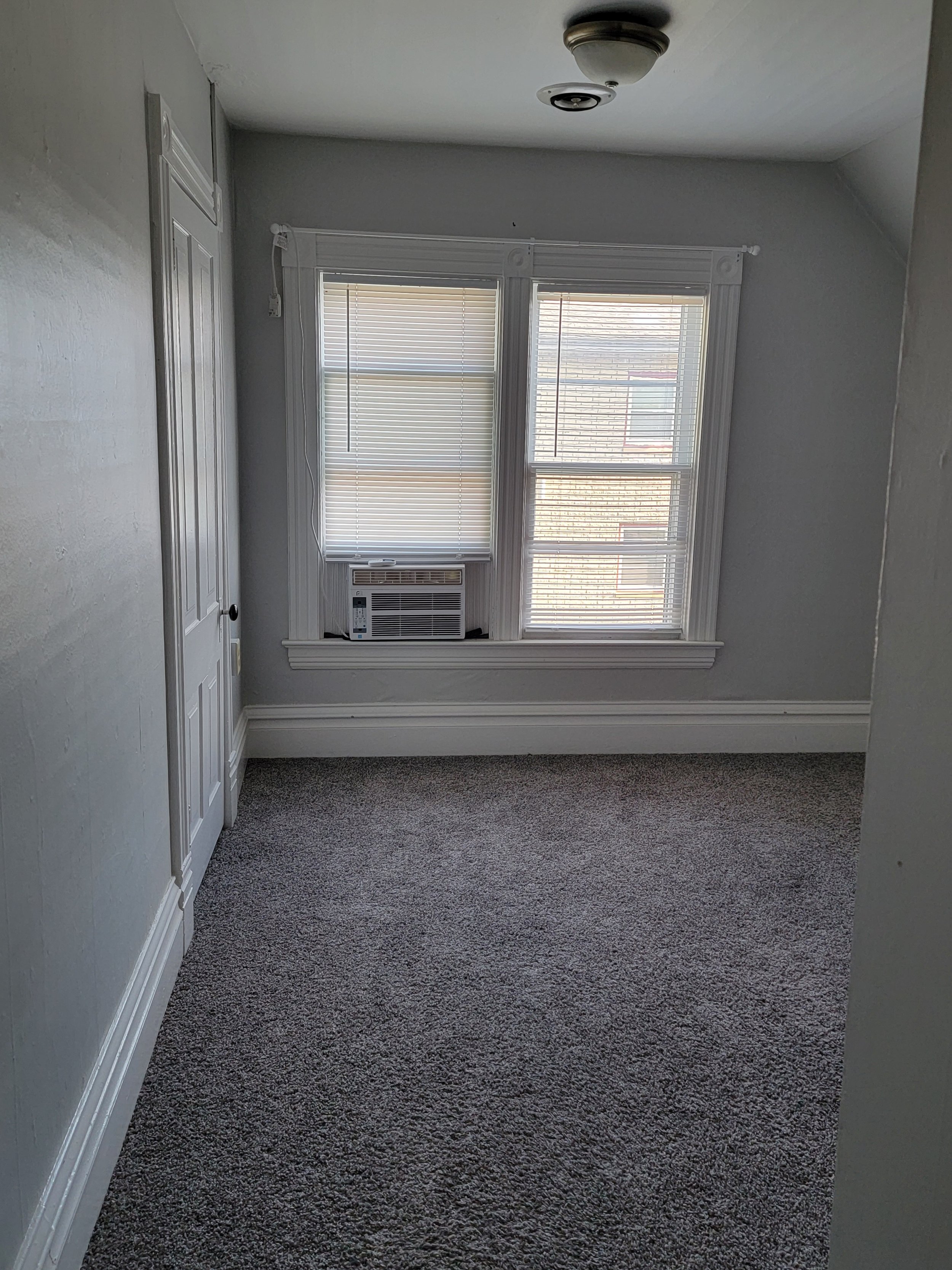 502B (upper unit) Bedroom 2.jpg