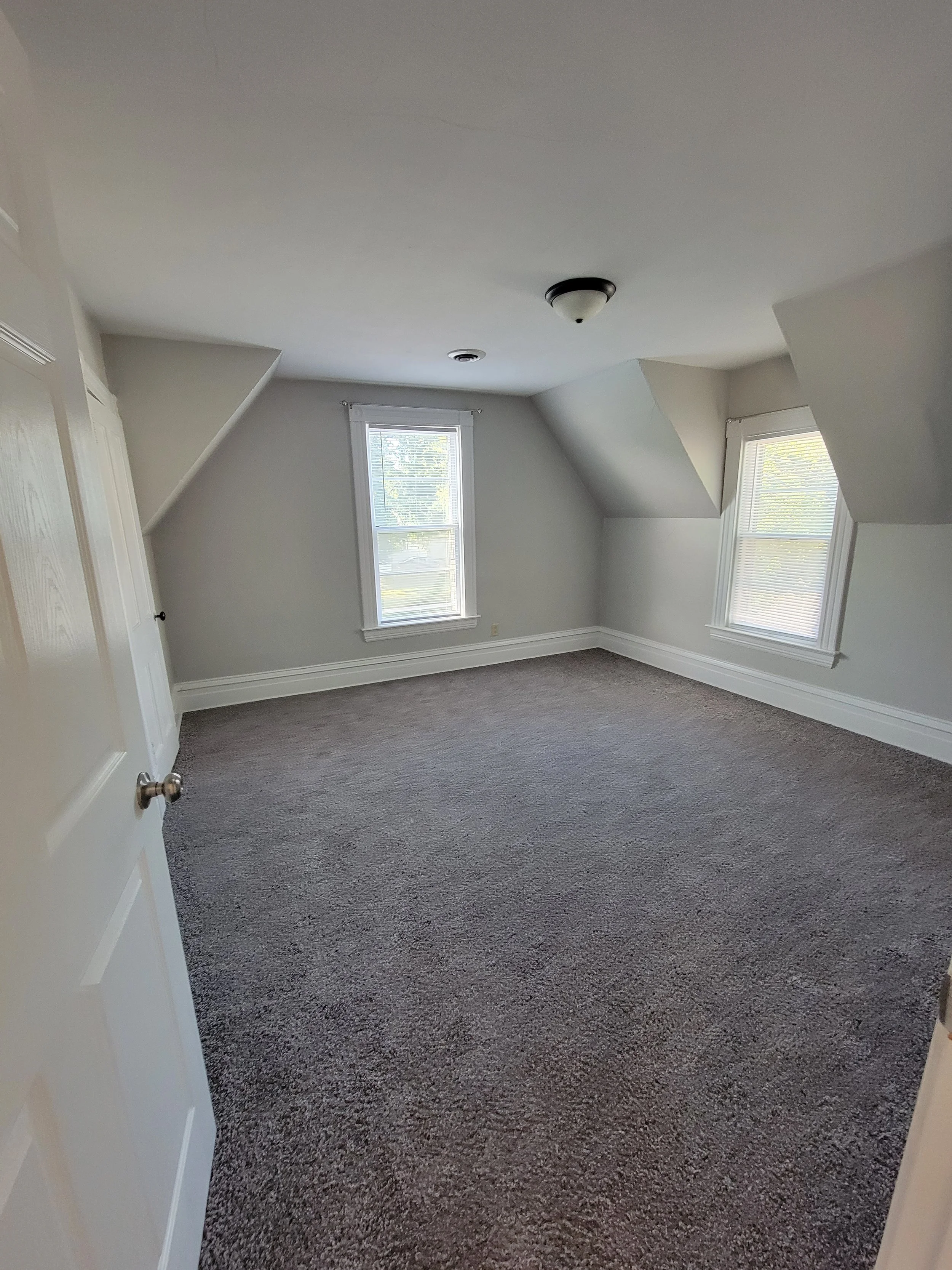 502B (upper unit) Bedroom 1.jpg