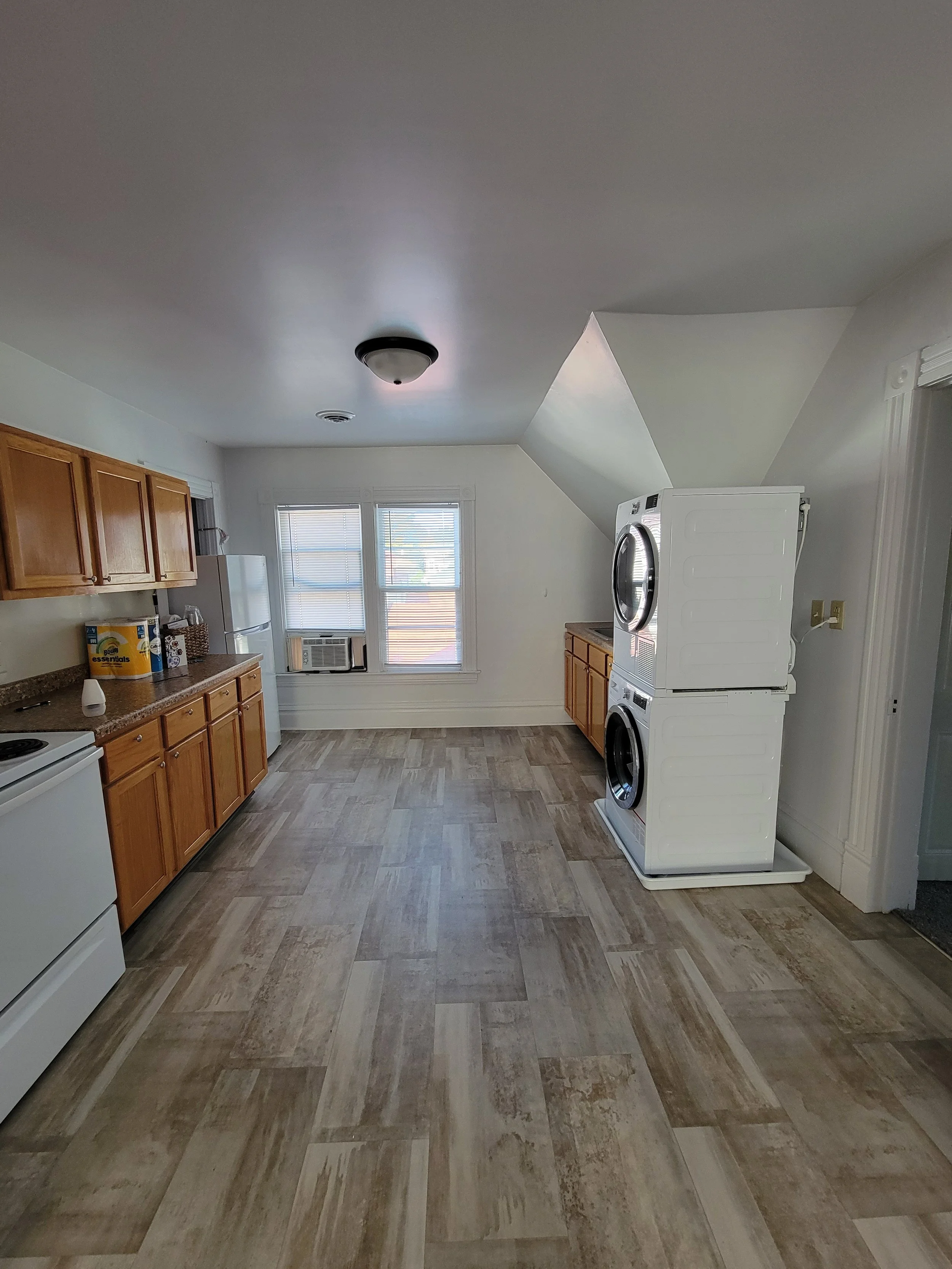 502B (upper unit) Kitchen, Laundry.jpg