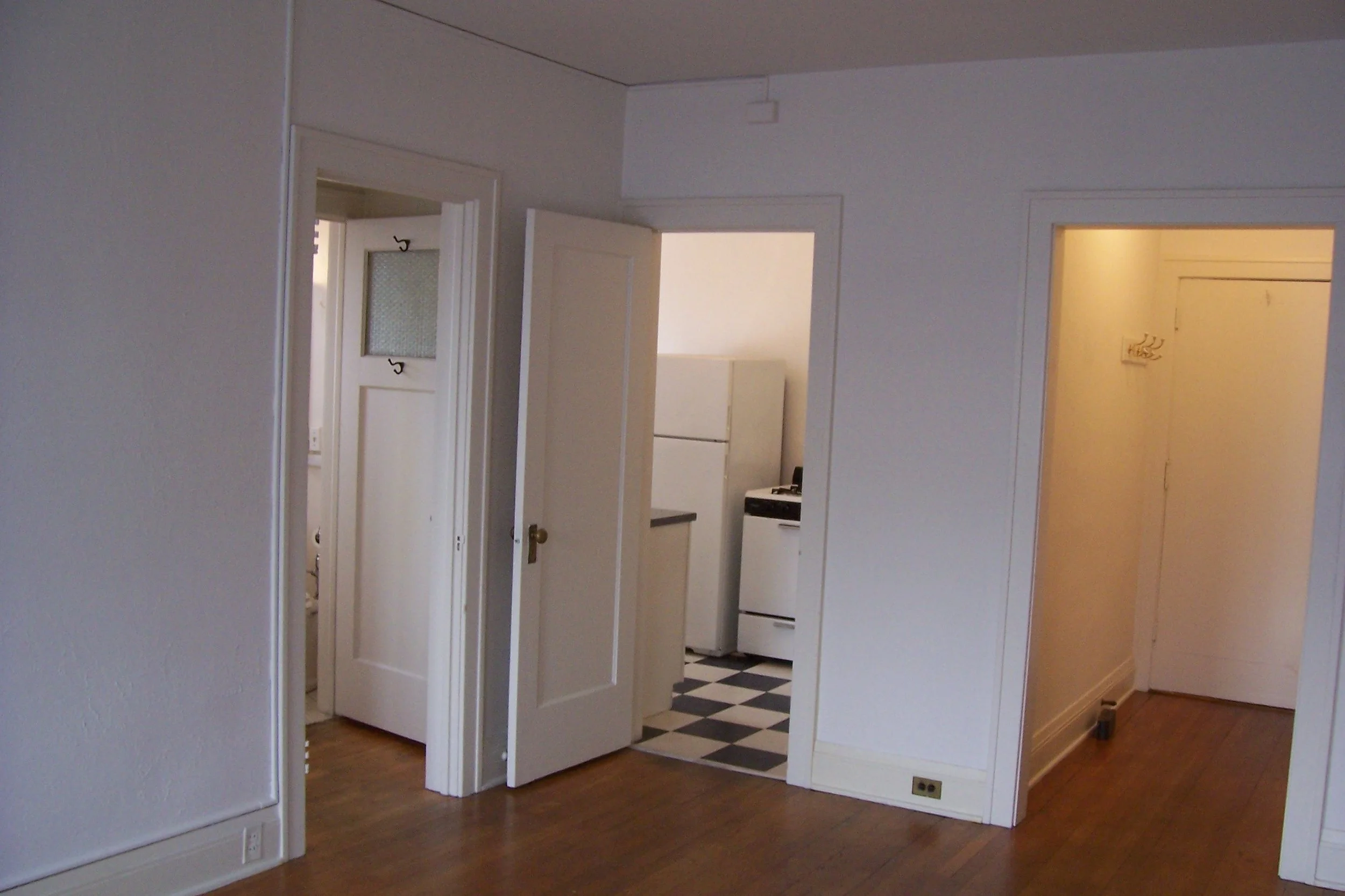 195 Lexington apt3.jpg