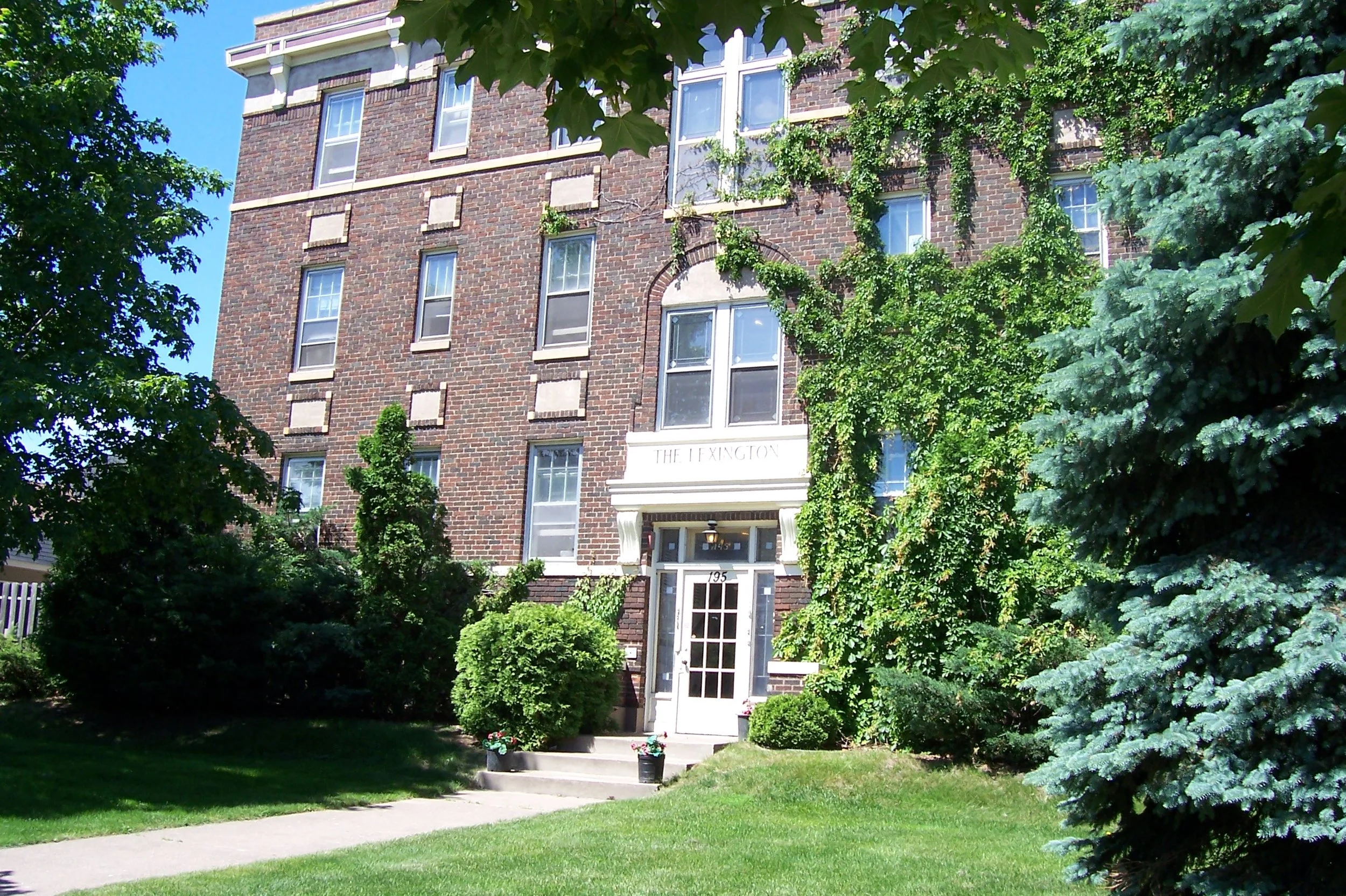 195 Lexington - Building.jpg