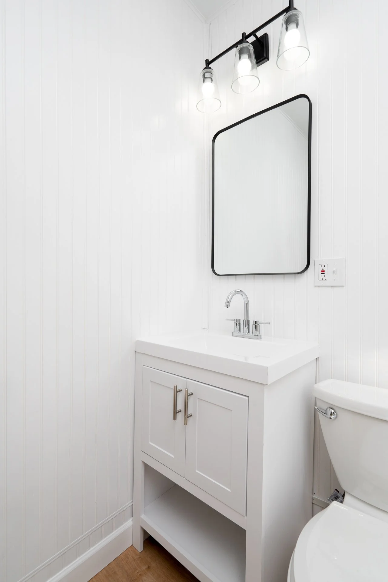 2207 Blake Ave Interiors MLS-13.jpg